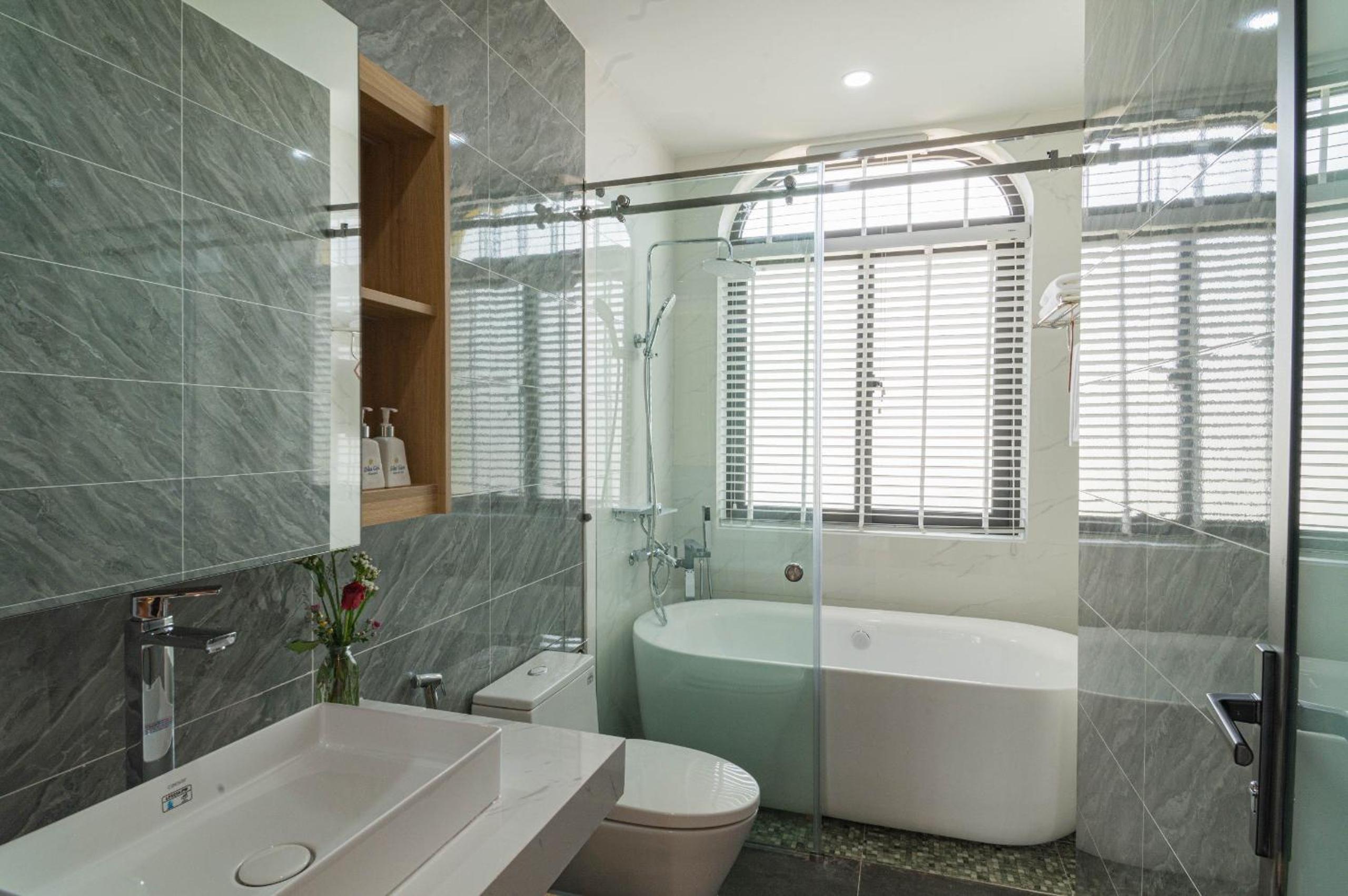 Deluxe Double Room with Balcony - Photo 36