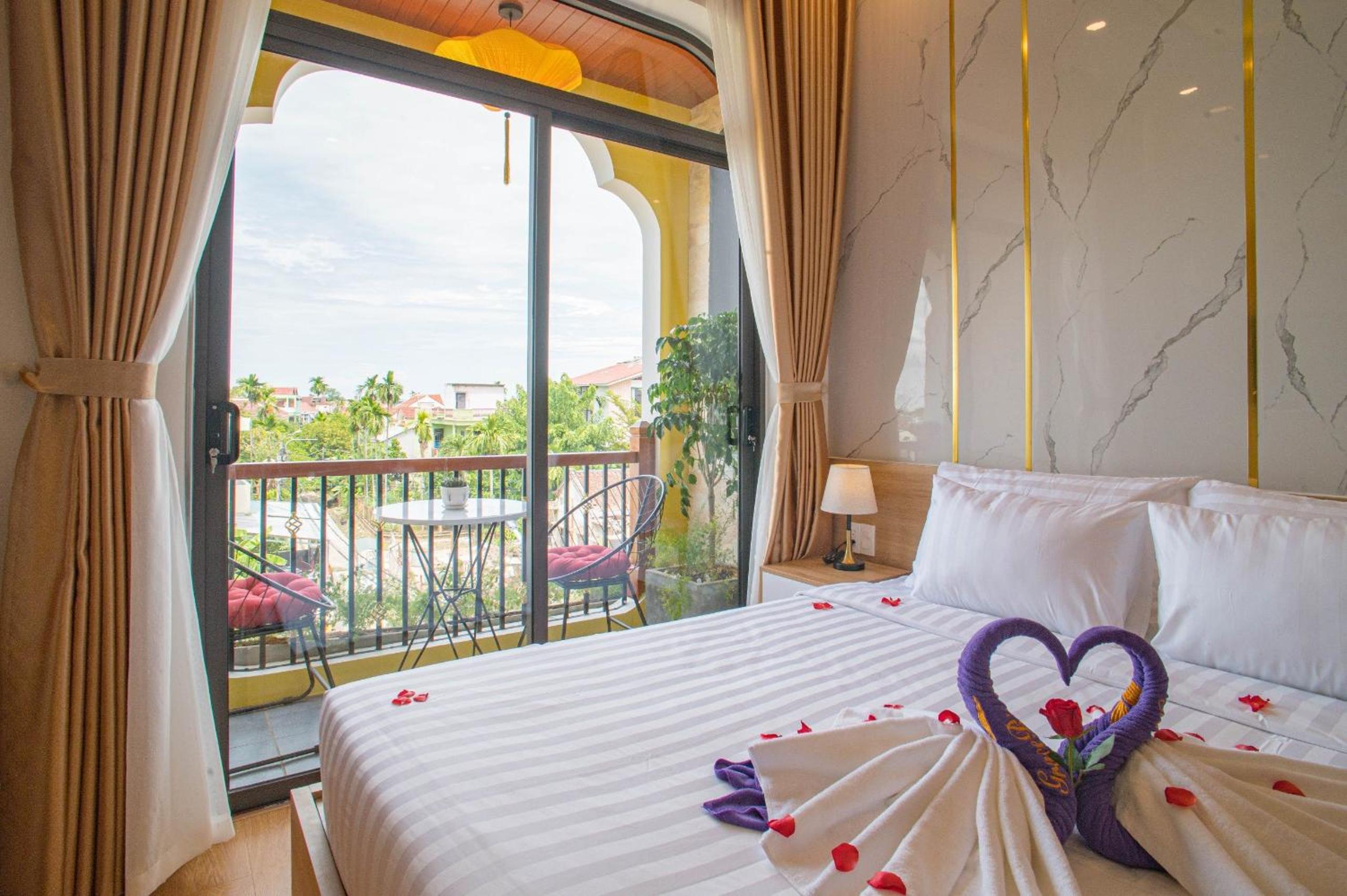 Deluxe Double Room with Balcony - Photo 41