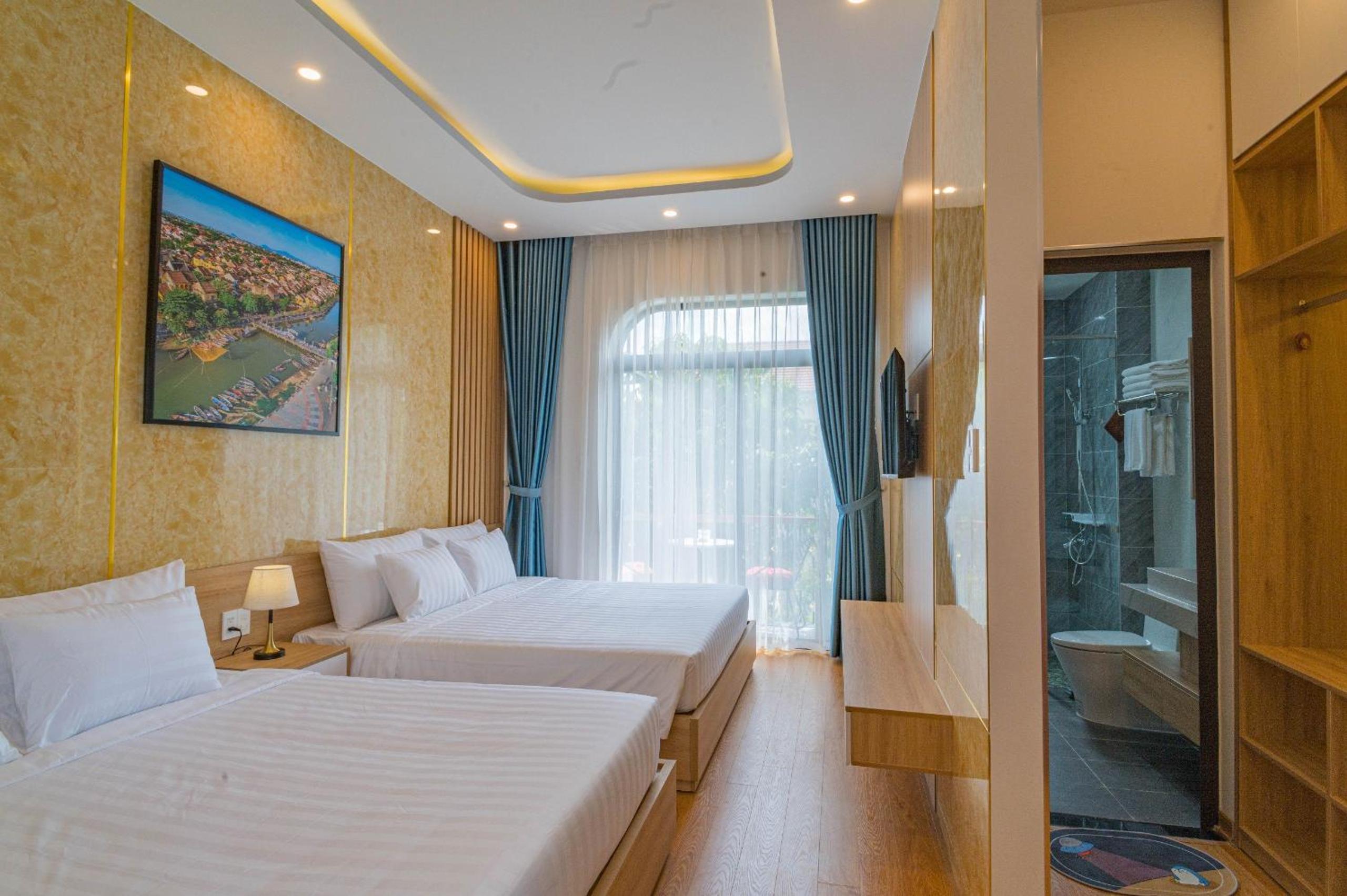 Family Room with Balcony - Photo 3