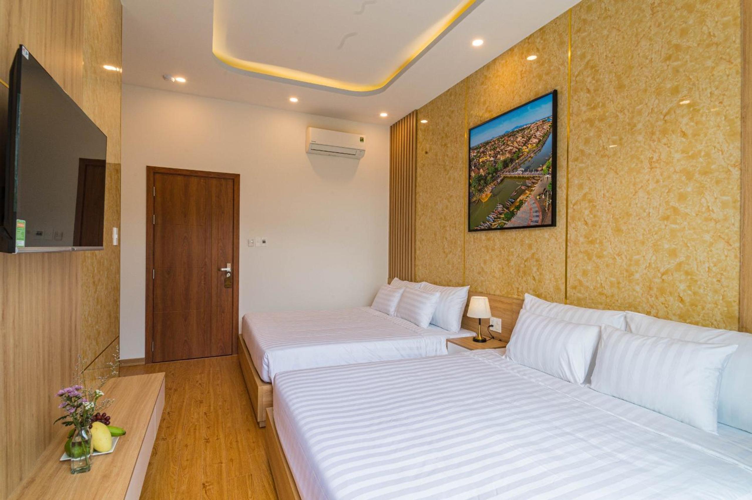 Family Room with Balcony - Photo 4