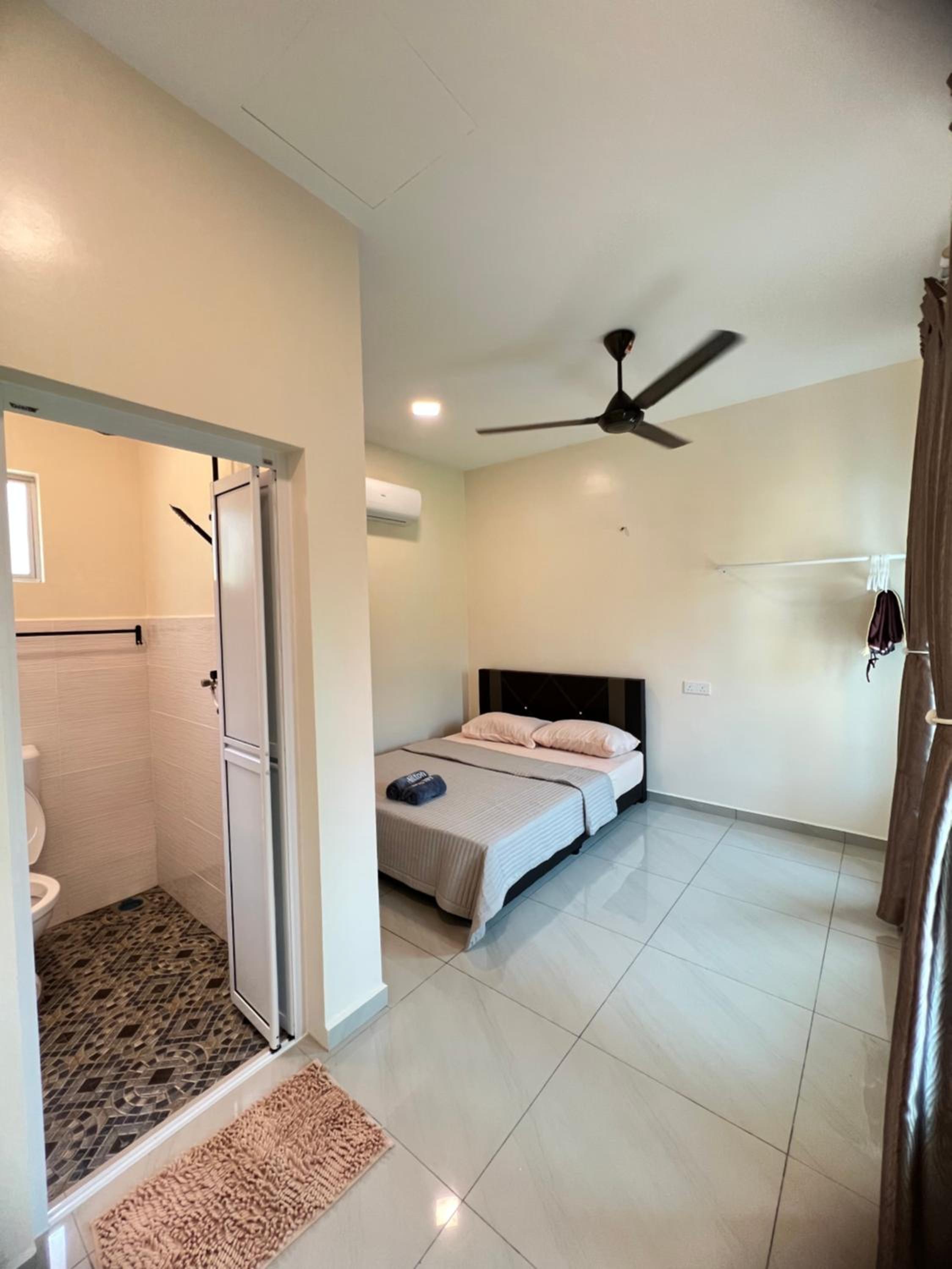 Queen Room with Pool View