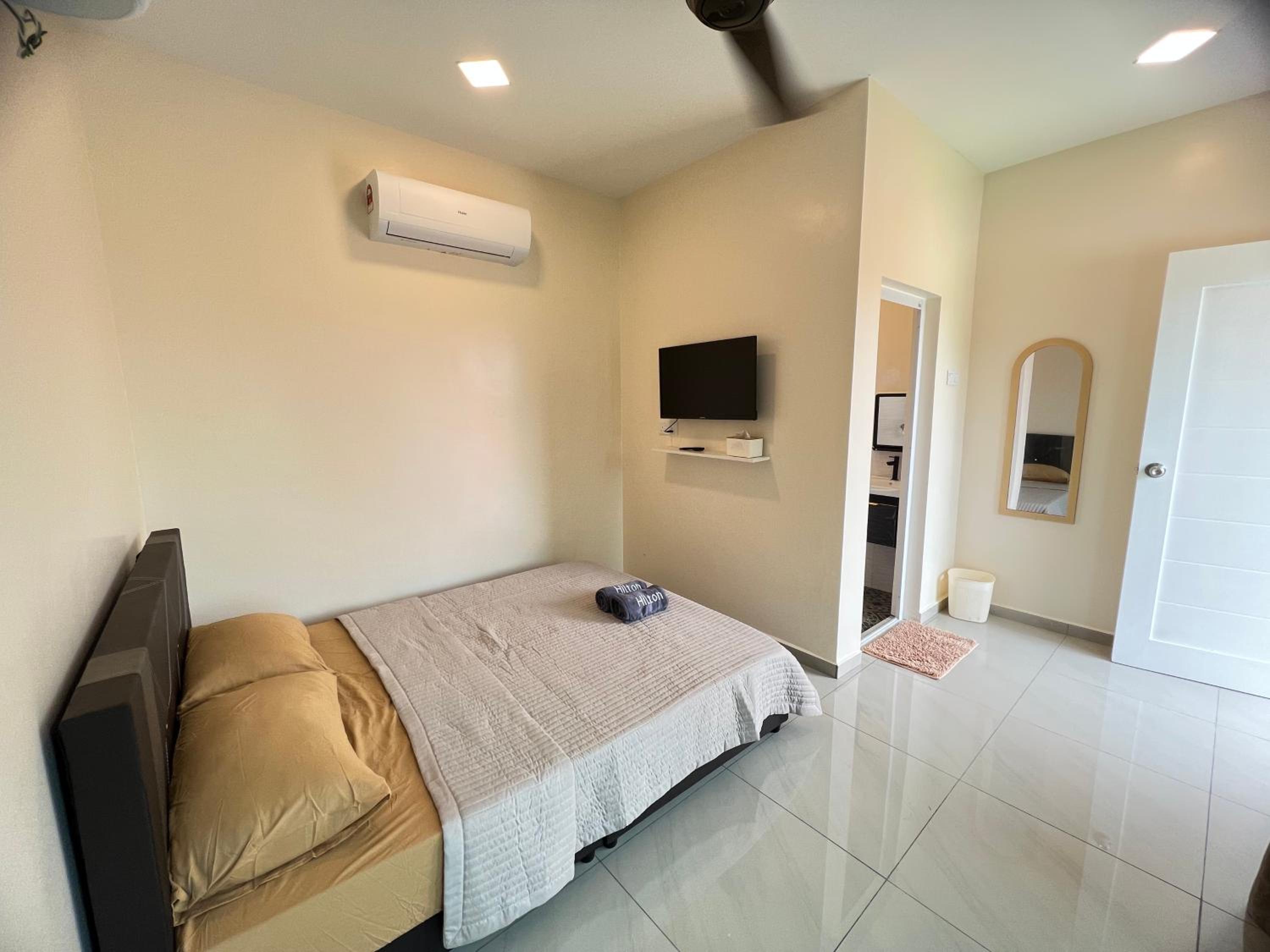 Queen Room with Pool View