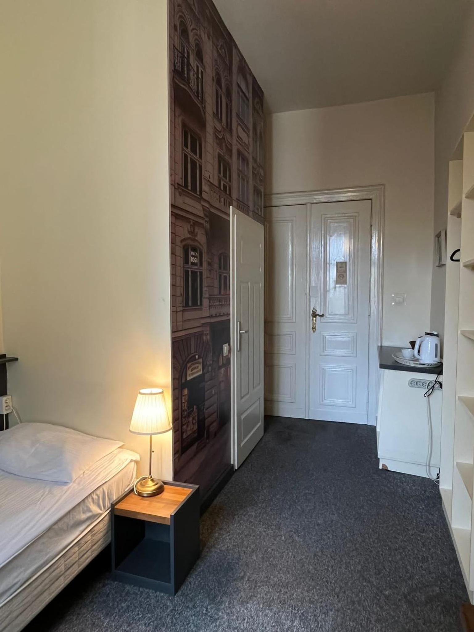 Single Room photo 2