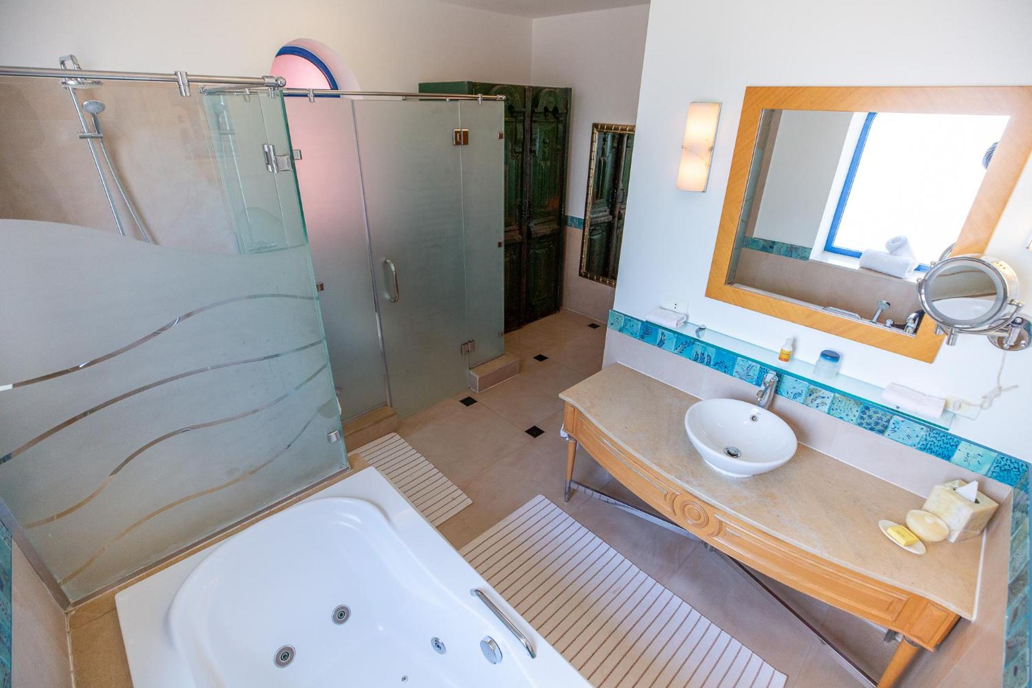 Suite with Lake View photo 3