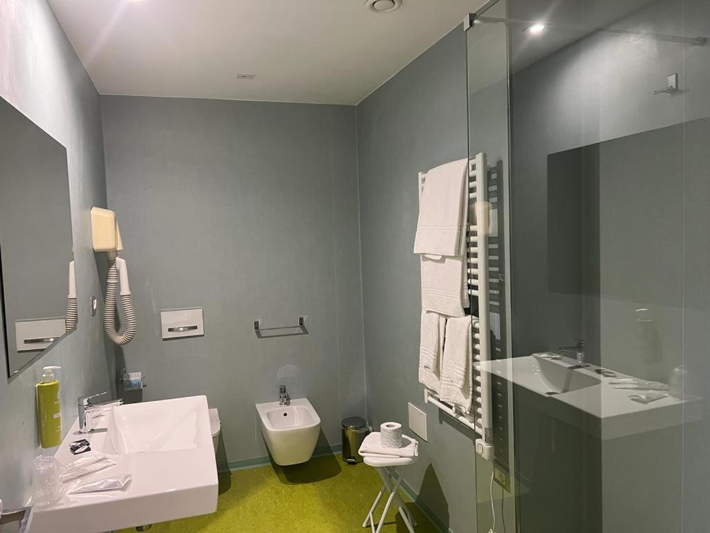 Superior King Room - Photo 5