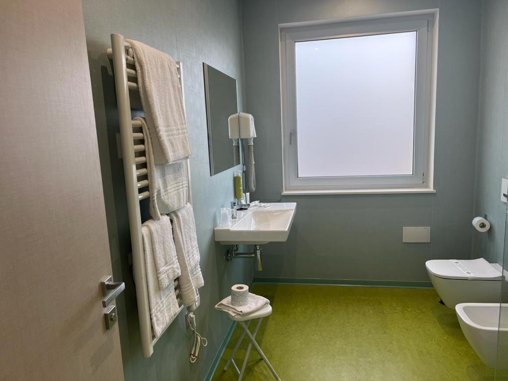 Superior King Room - Photo 8
