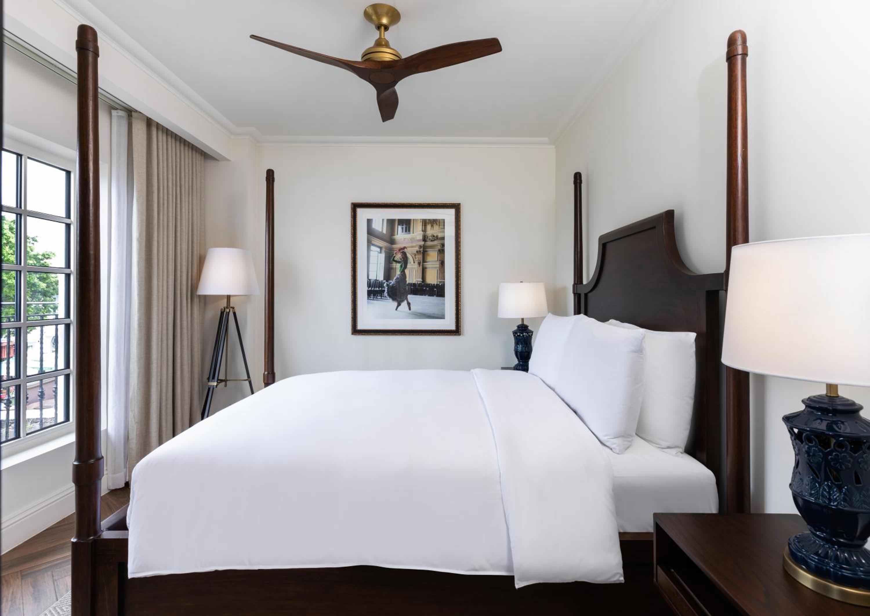 Superior King Room with Partial Ocean View