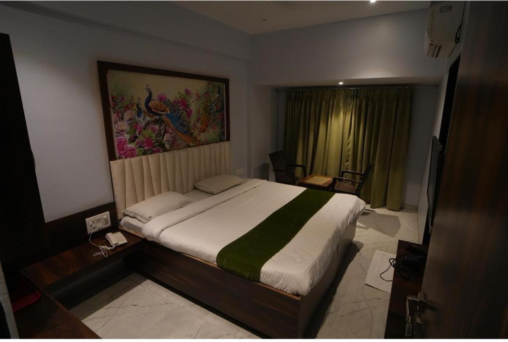 Deluxe Double Room (2 Adults + 1 Child) photo 3