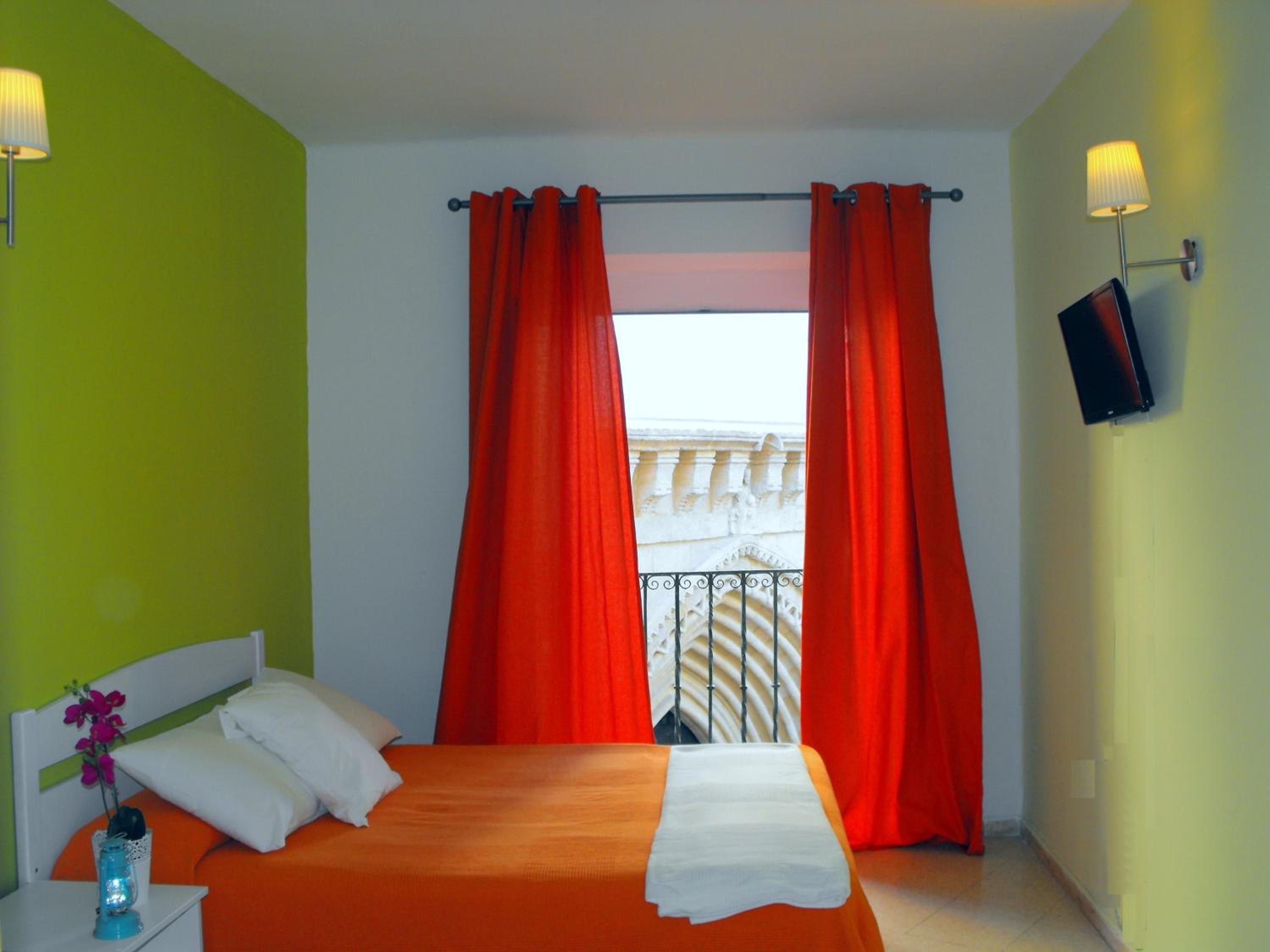 Double Room - Photo 9