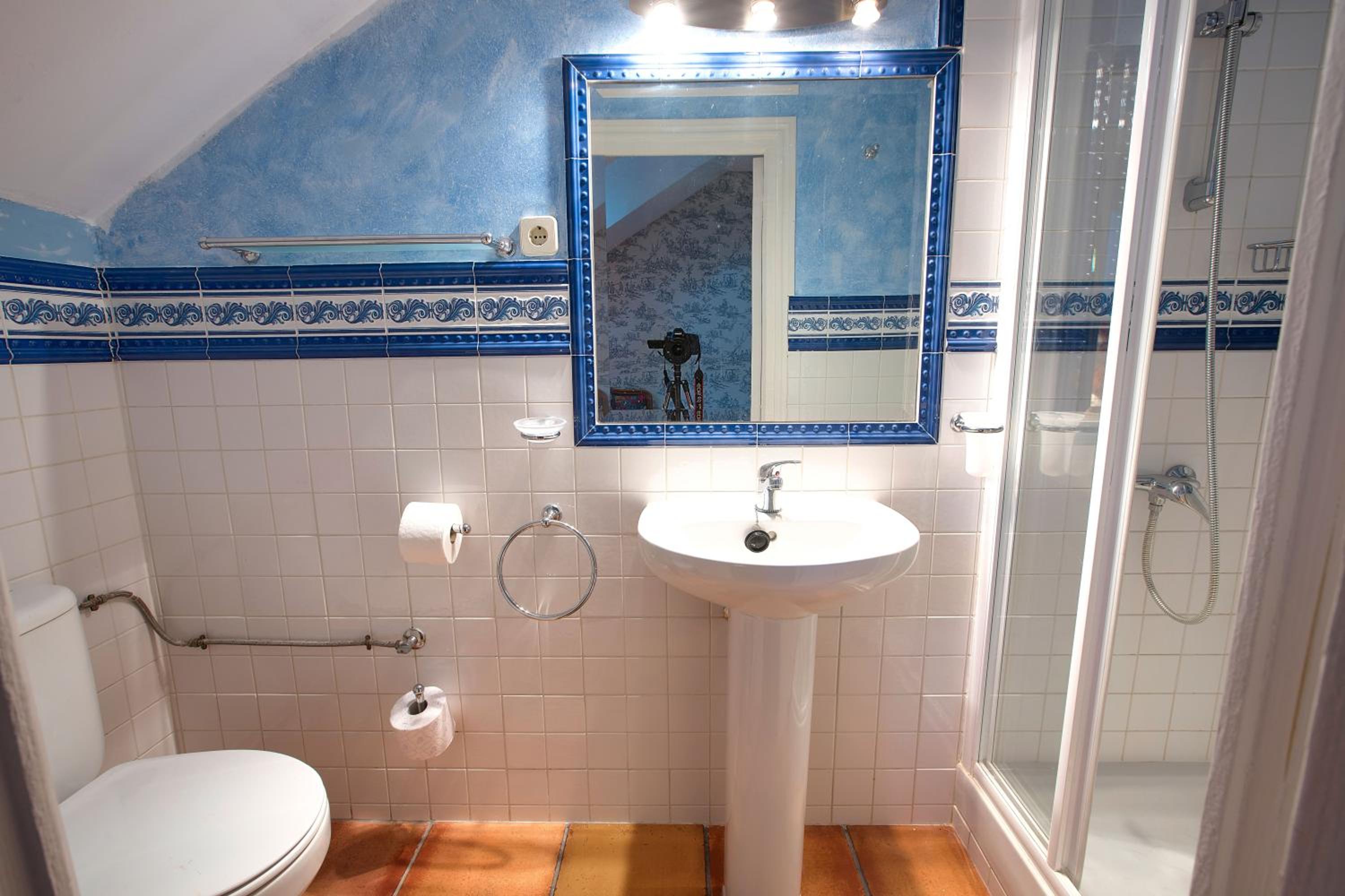 Budget Single Room photo 3