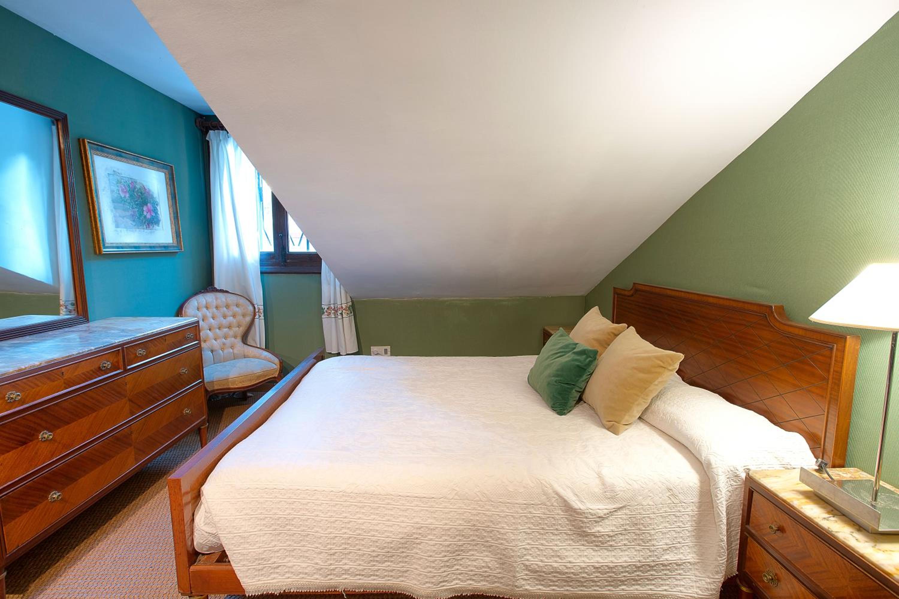 Budget Double Room photo 3