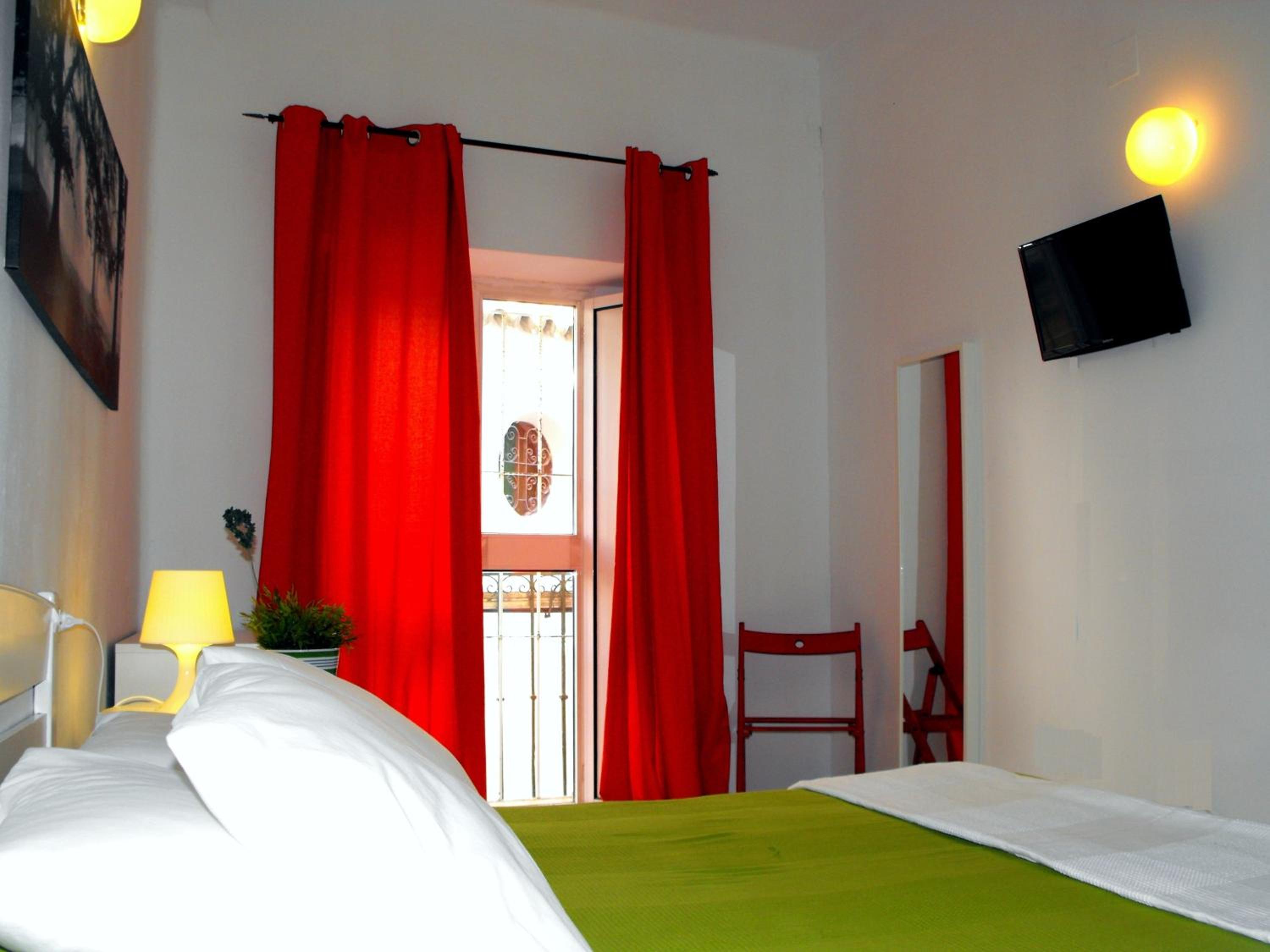 Double Room - Photo 16