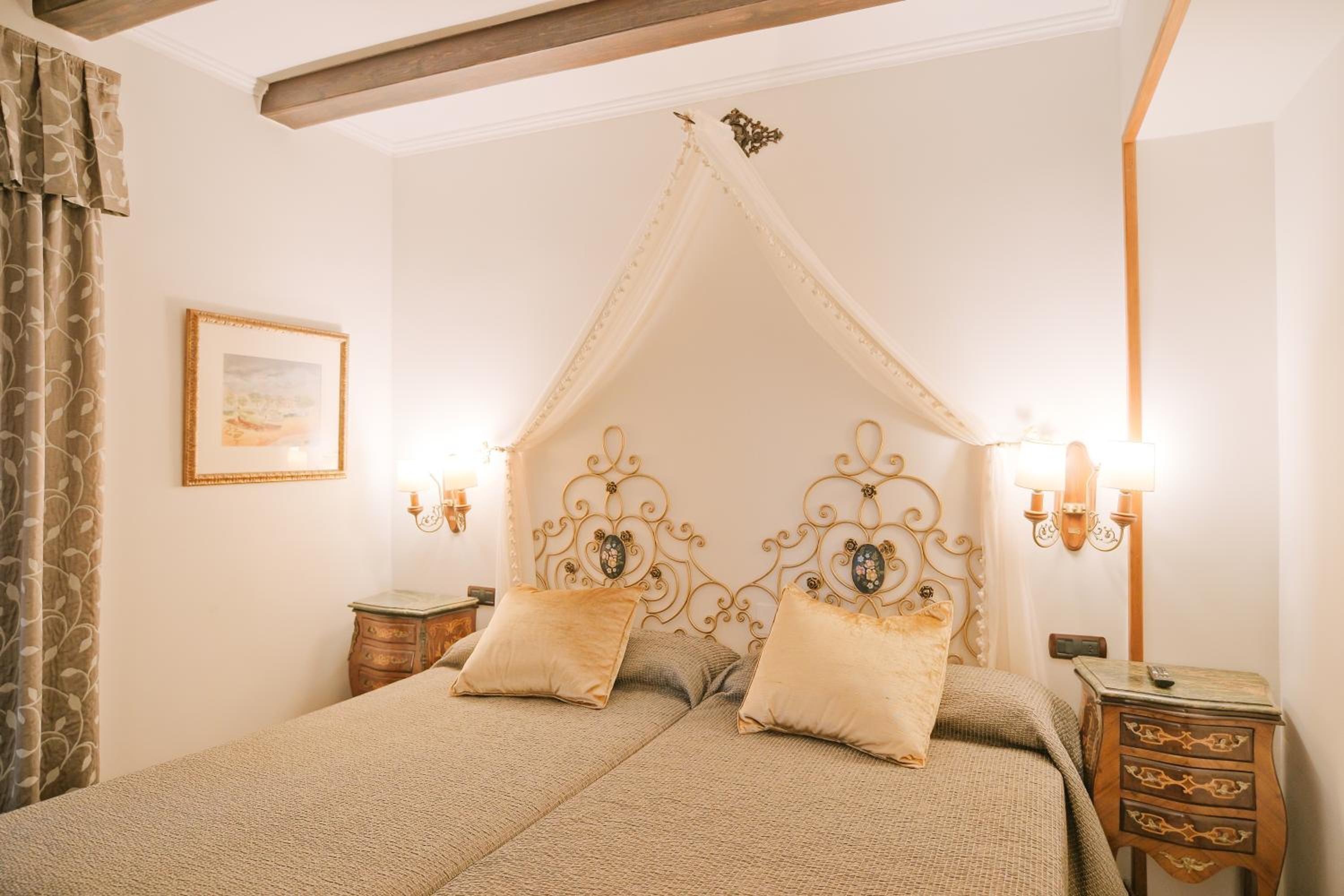 Habitación Doble Clásica con Vista al Parque y Acceso al Spa