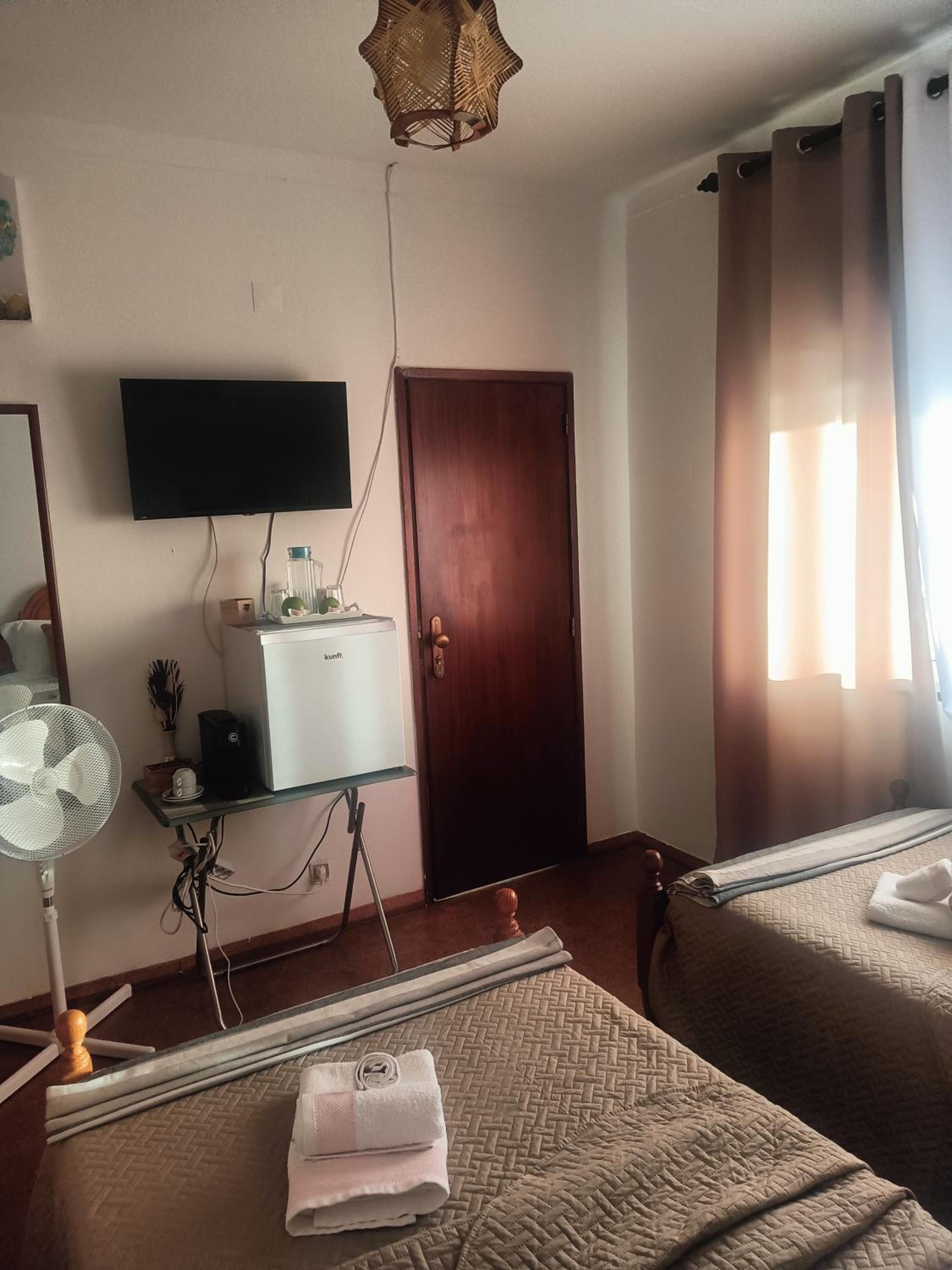 Twin Room with City View - Photo 10