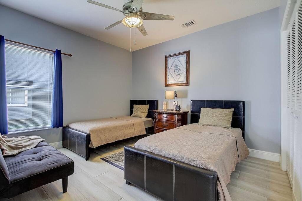 Three-Bedroom House photo 3