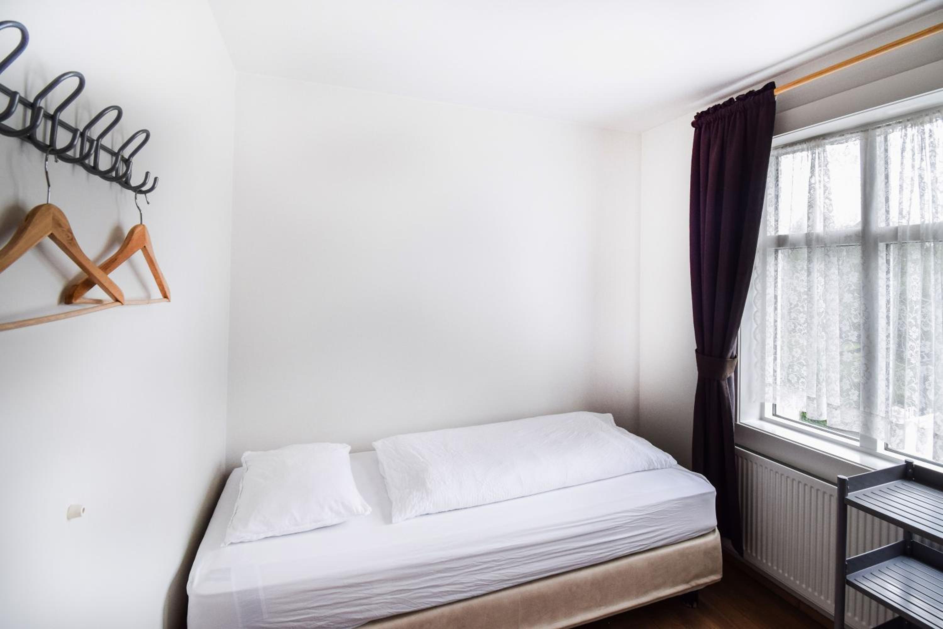 Single Room with Shared Bathroom photo 2