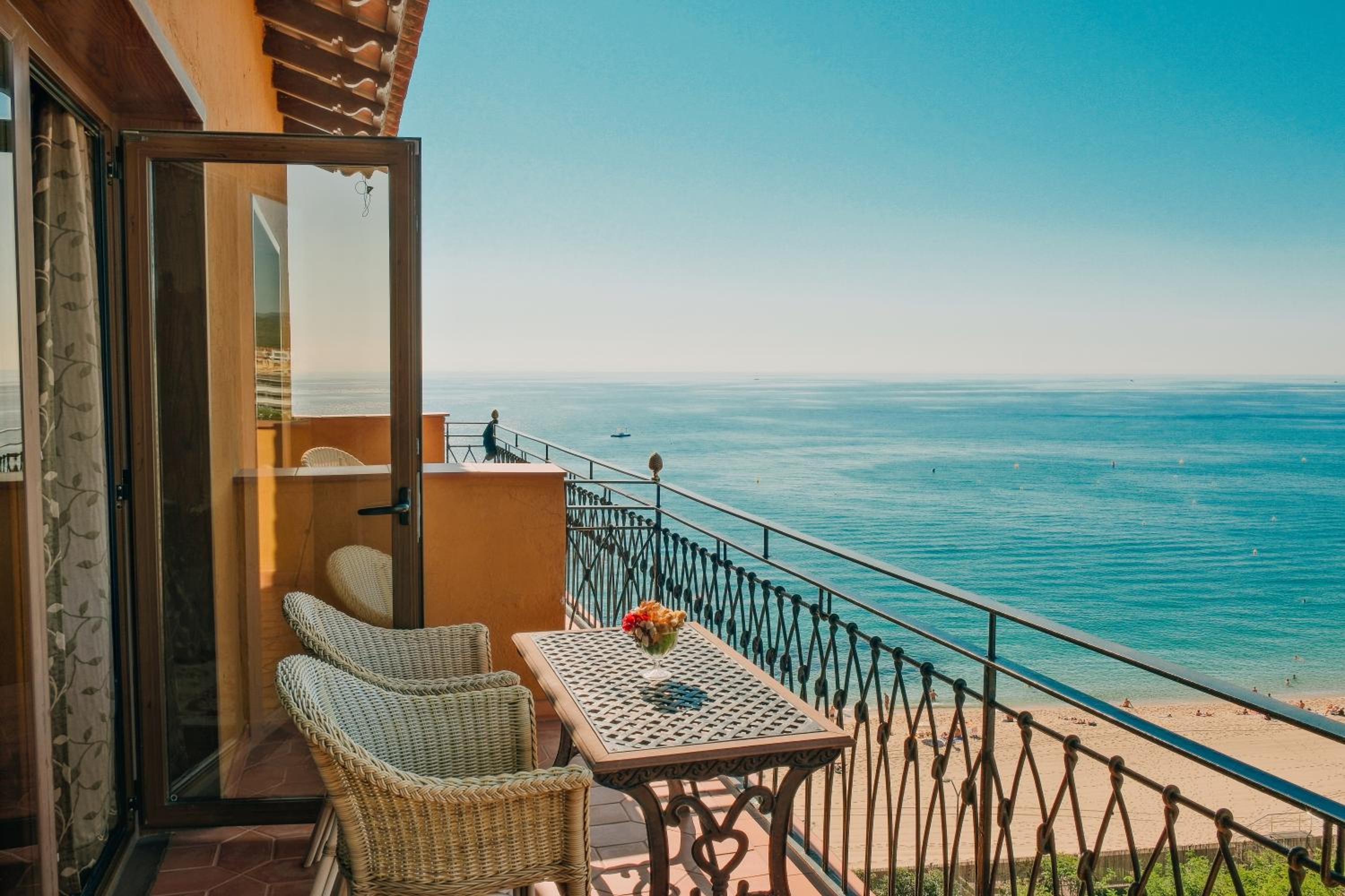 Habitación Romántica con Vista al Mar y Acceso al Spa