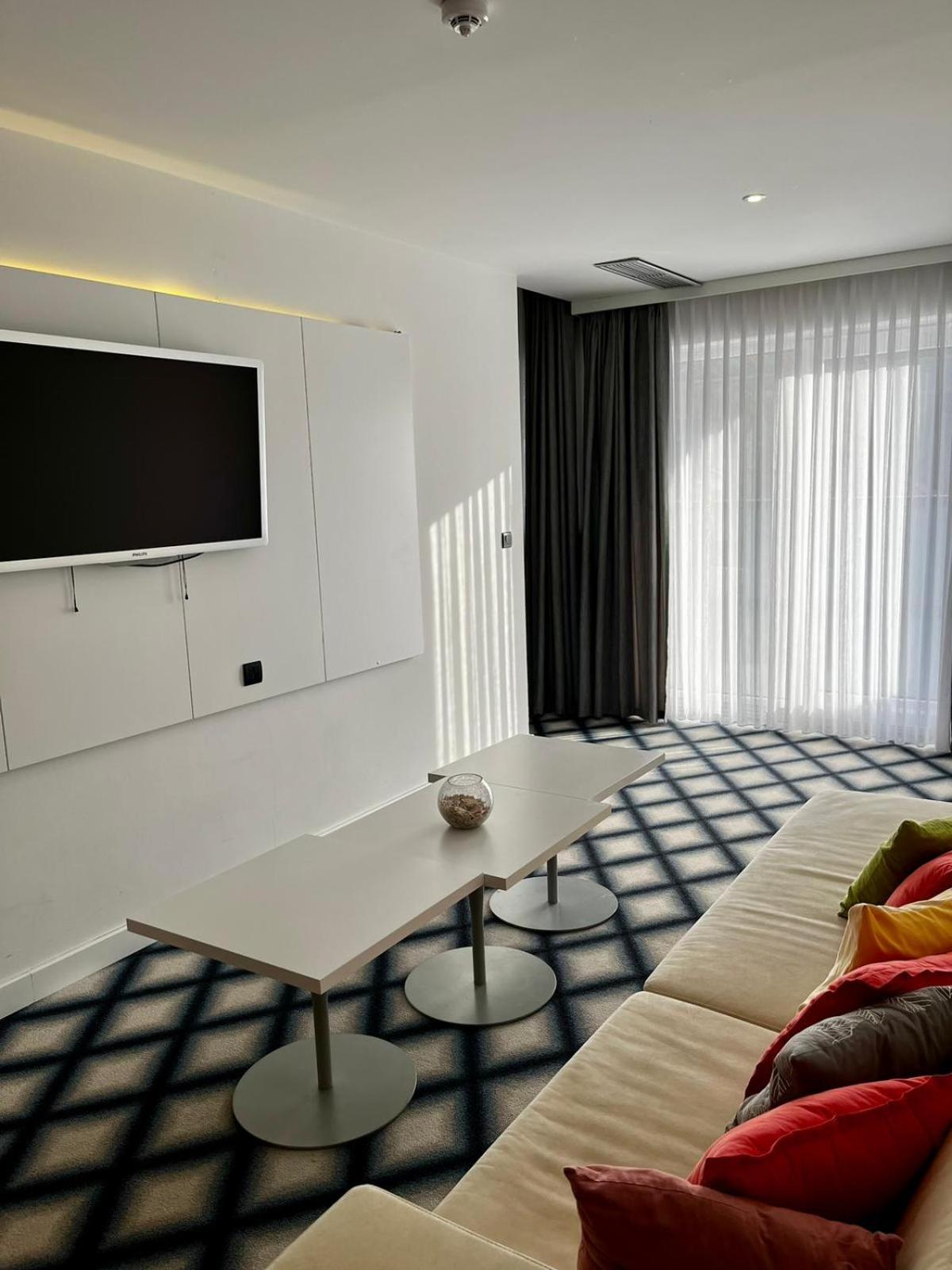 Deluxe Double Room with Balcony photo 3