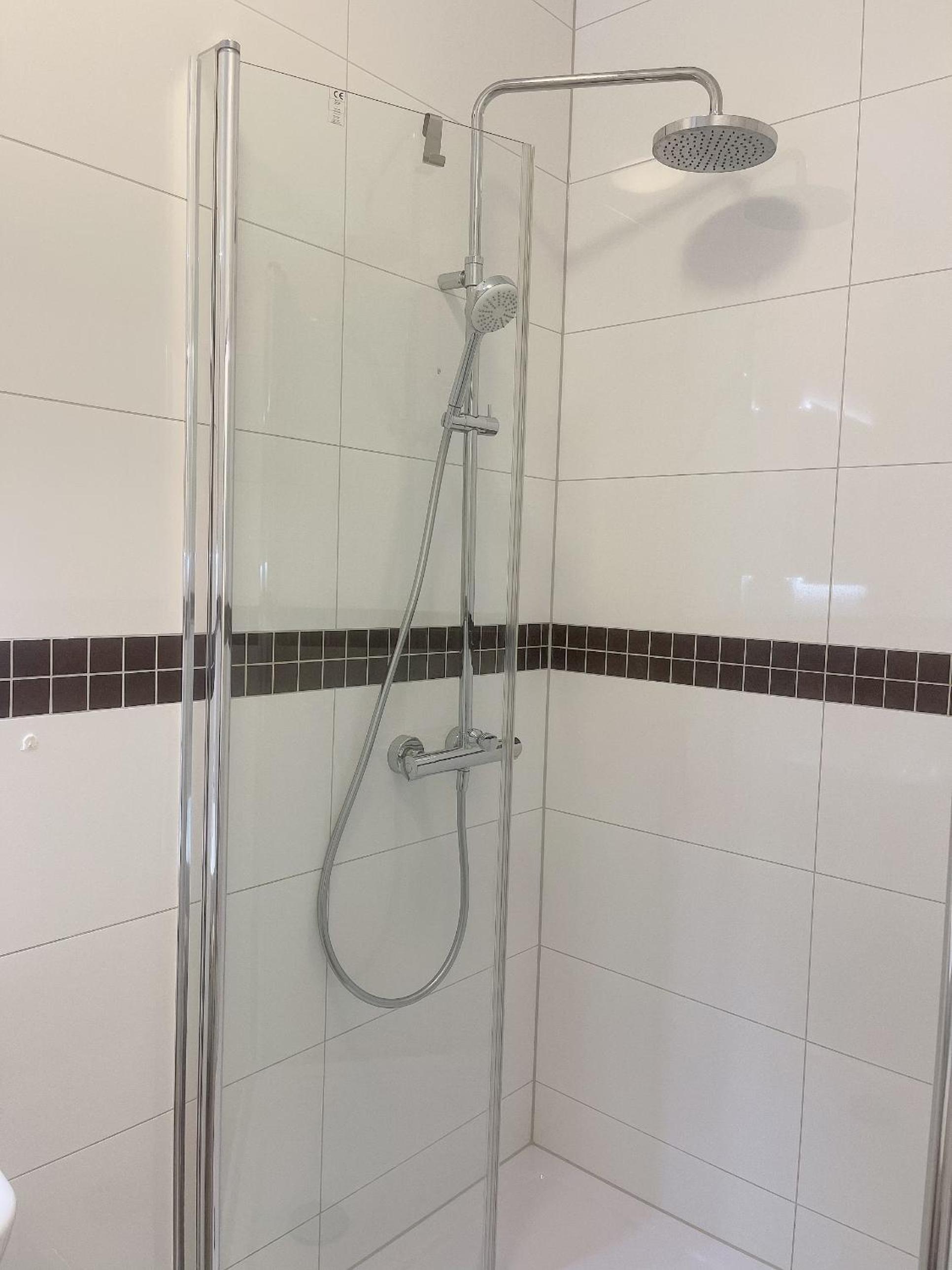 Twin Room With Shared Bathroom photo 3