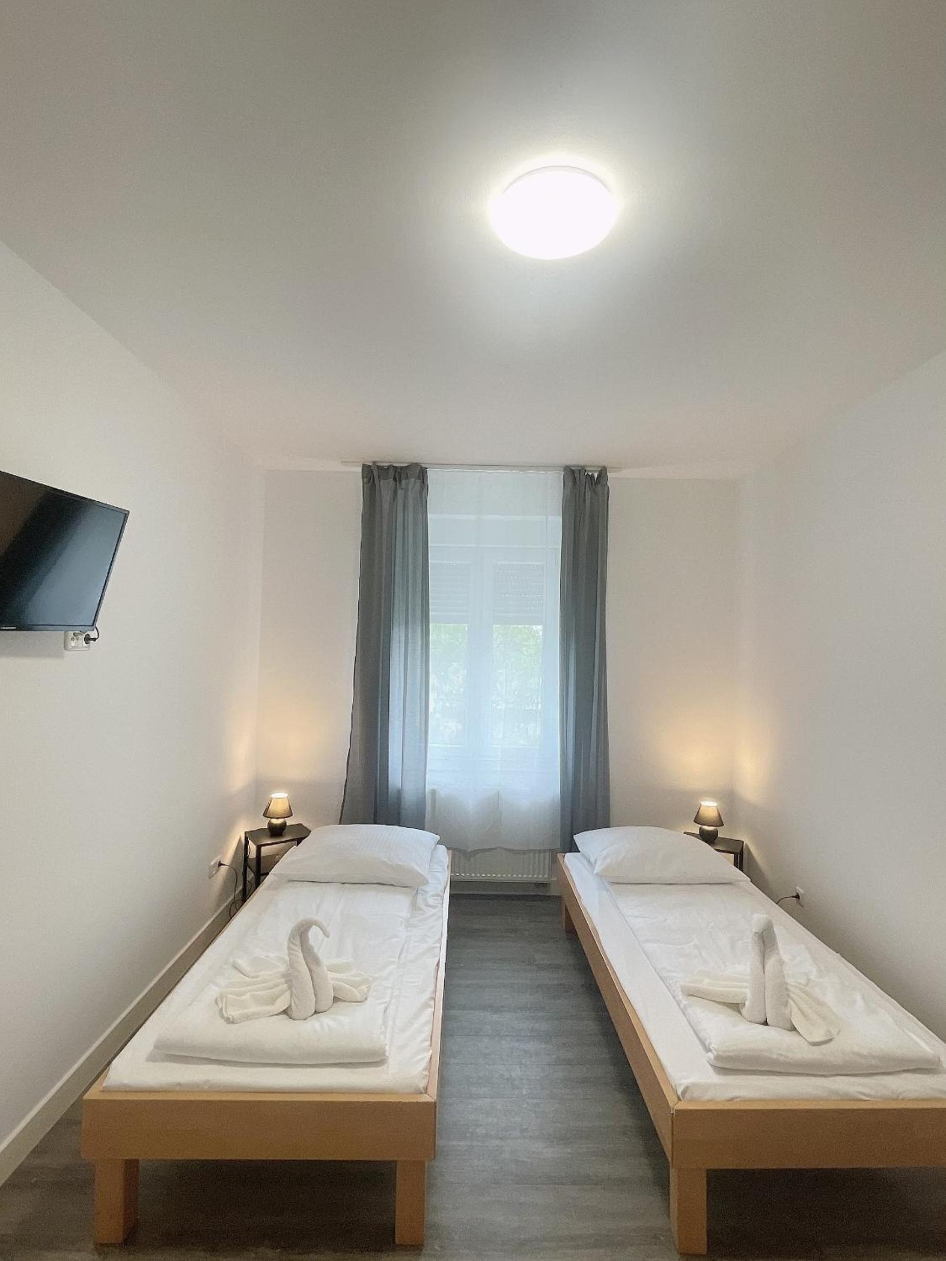 Standard Double Room With Shared Bathroom