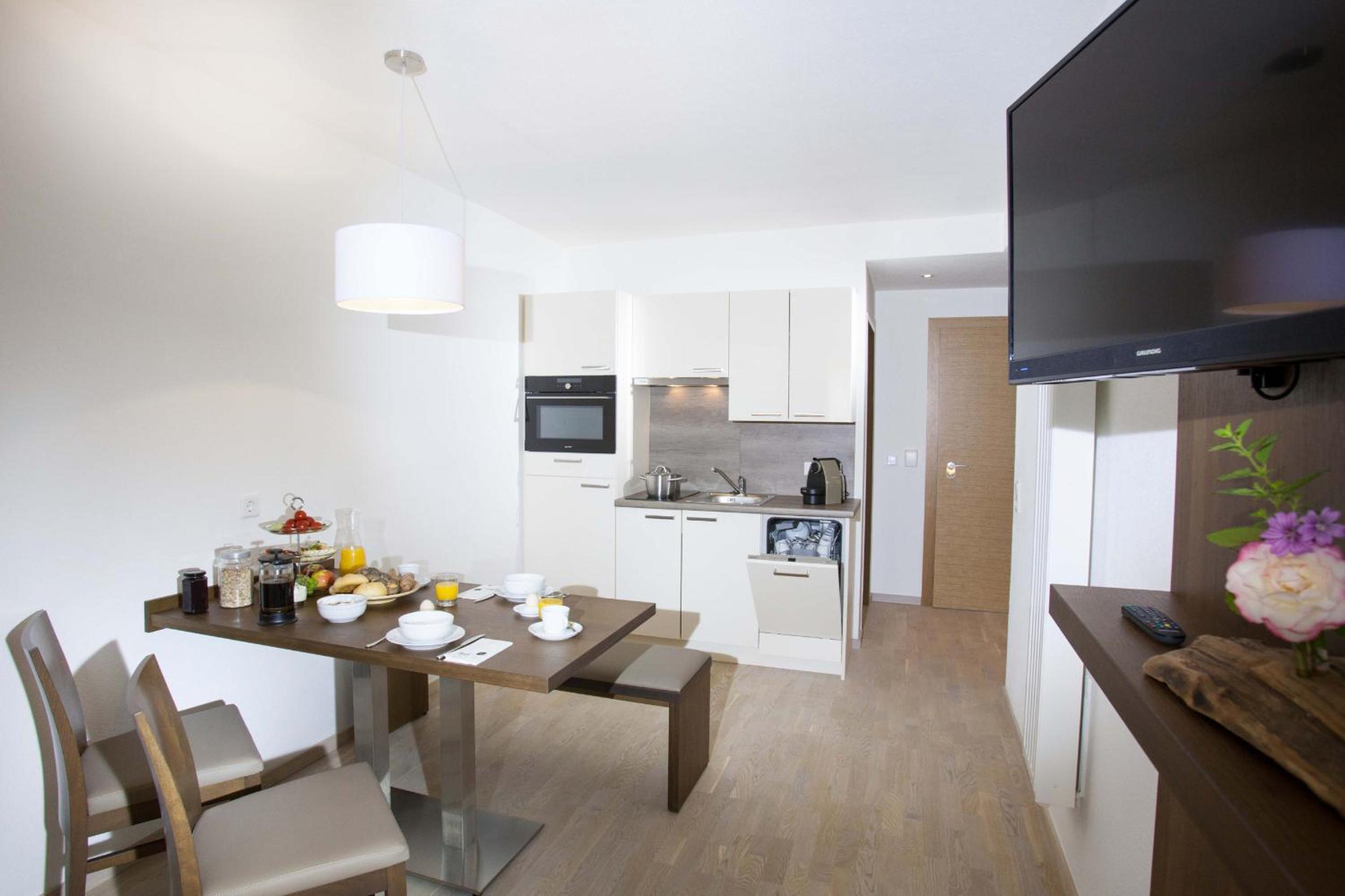 Apartment with Mountain View (4 Adults) photo 2