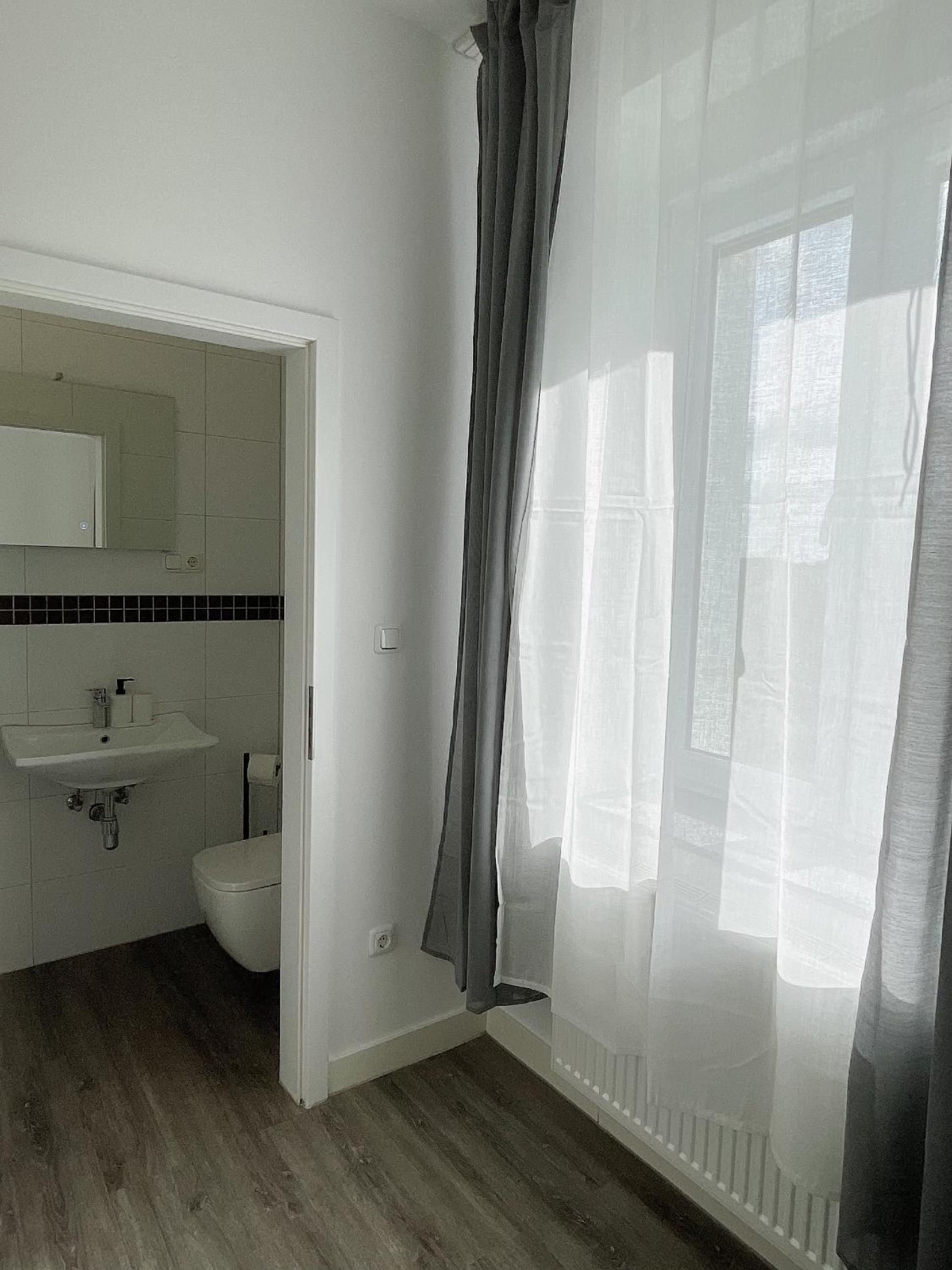Twin Room With Private Bathroom photo 2