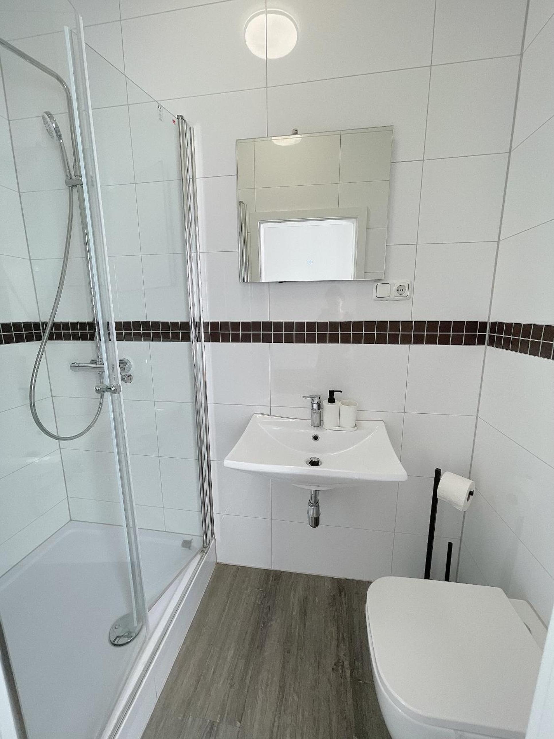 Twin Room With Private Bathroom photo 3
