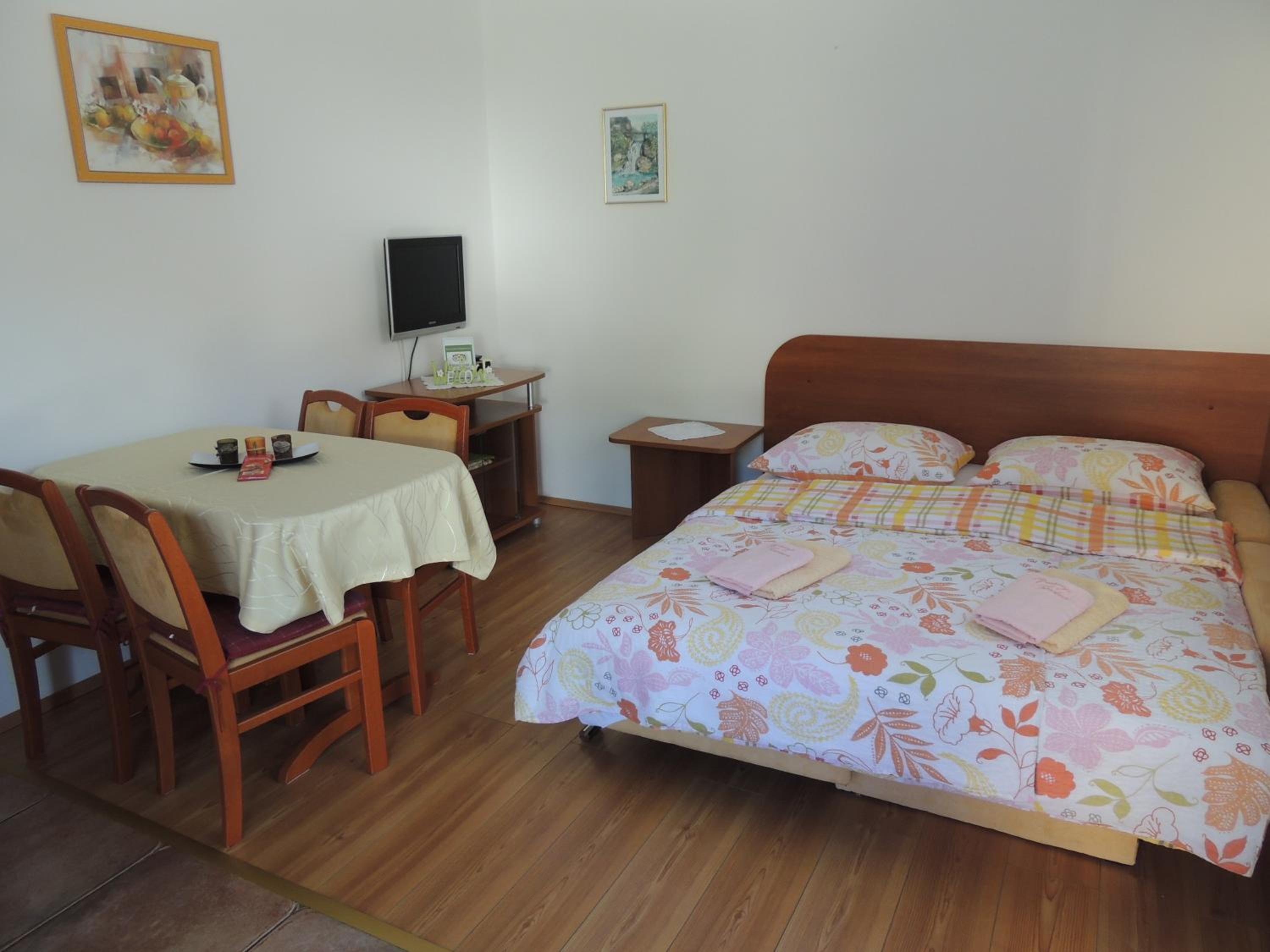 One-Bedroom Apartment - Photo 9