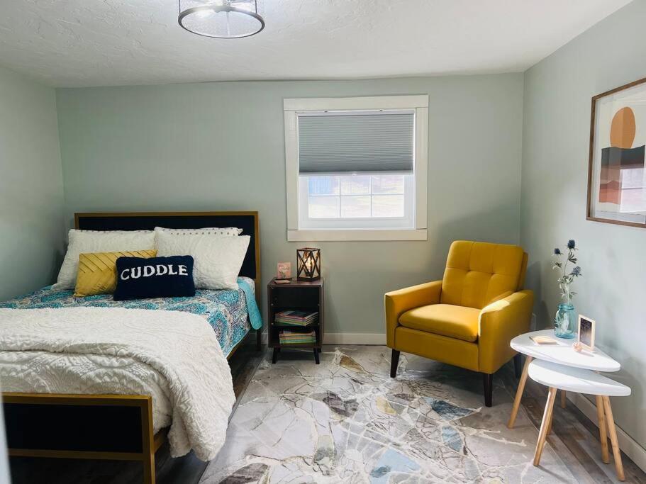 Three-Bedroom House photo 2