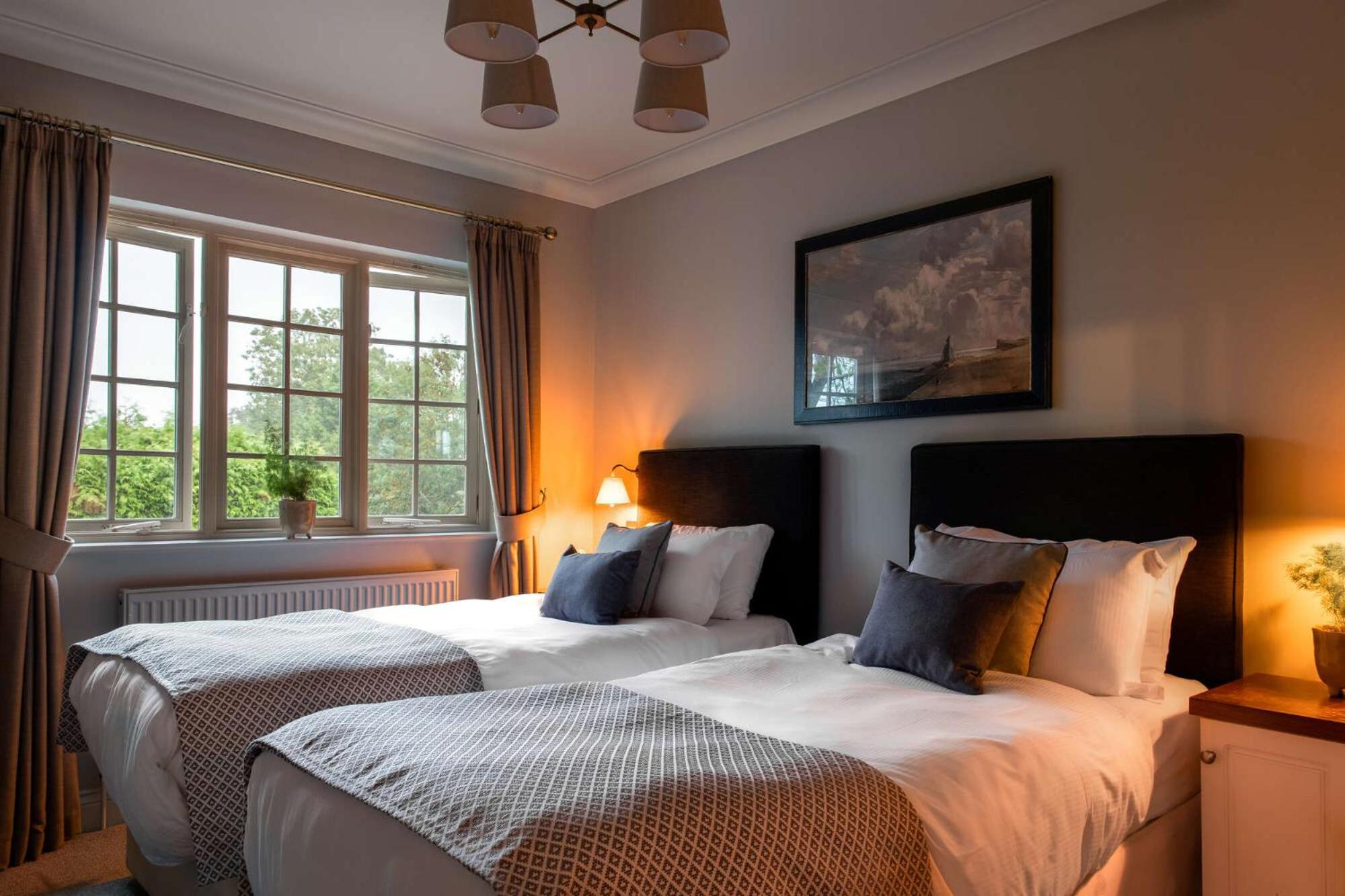 Standard Twin Room - Photo 1