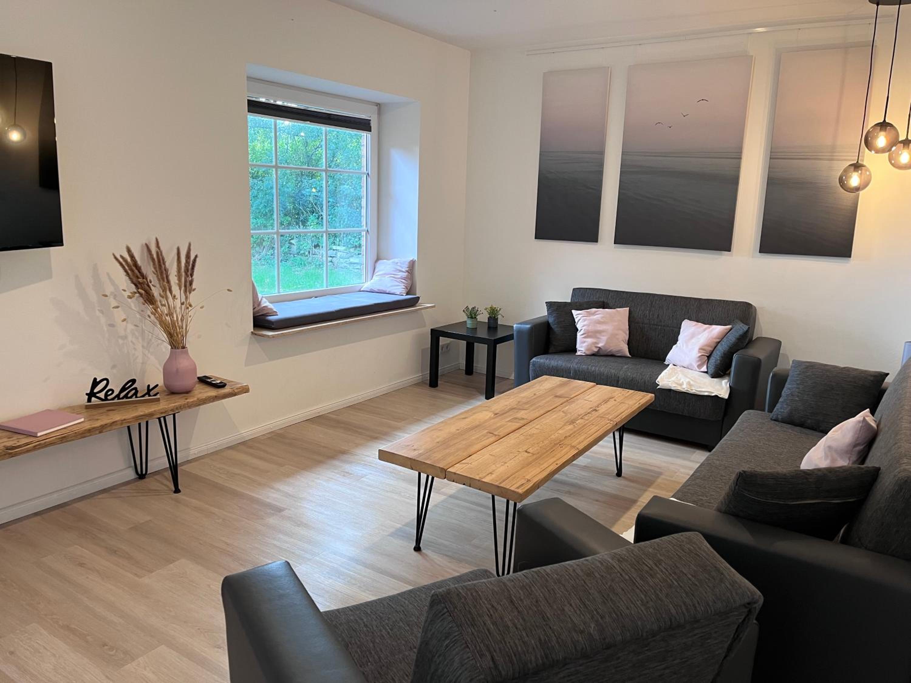 Three-Bedroom House photo 3