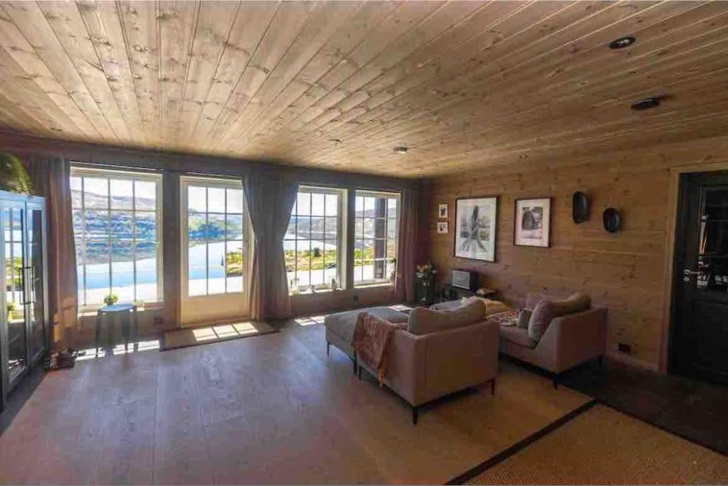 Seven-Bedroom House photo 3