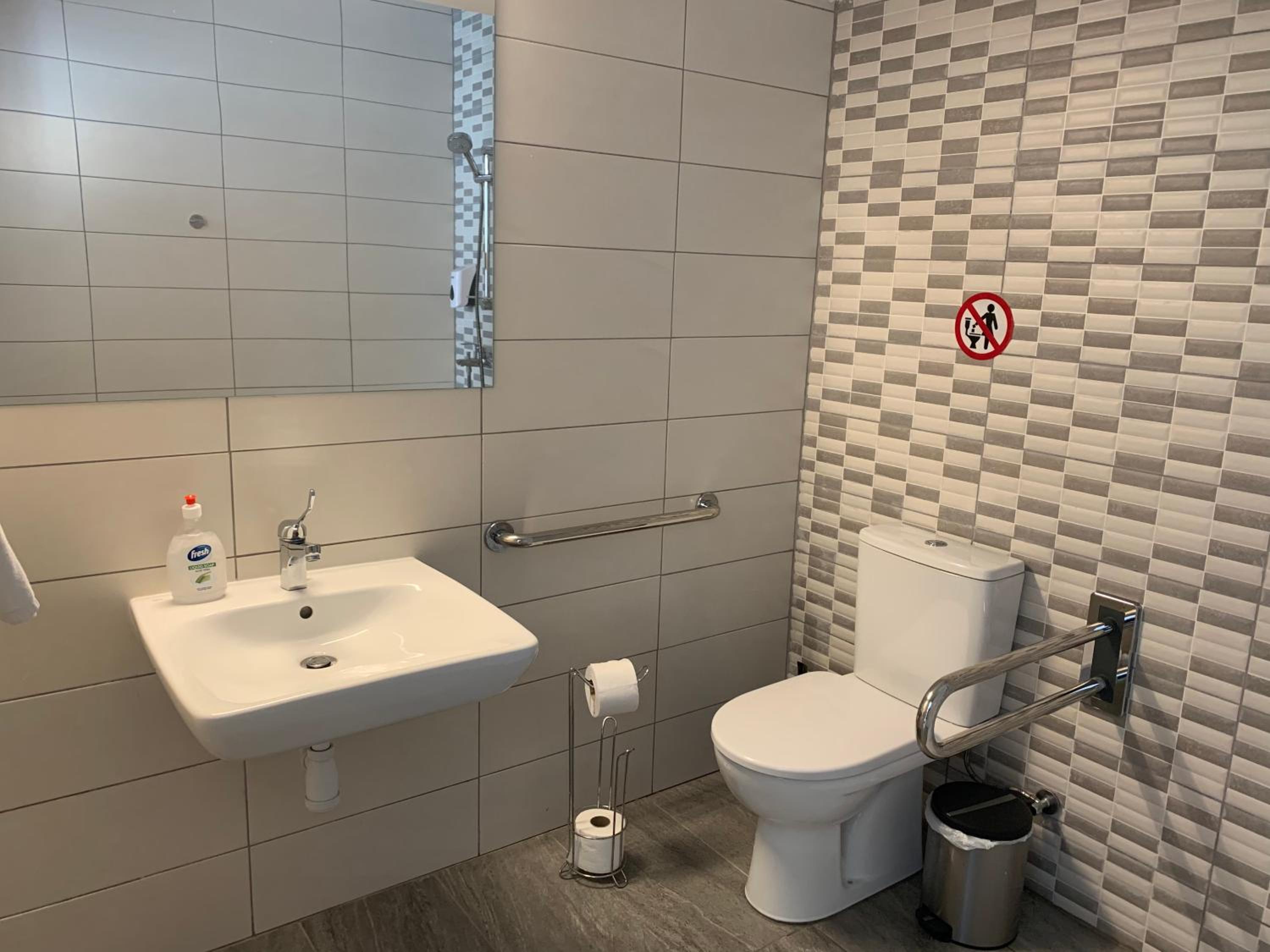 Suite with Balcony - Photo 2
