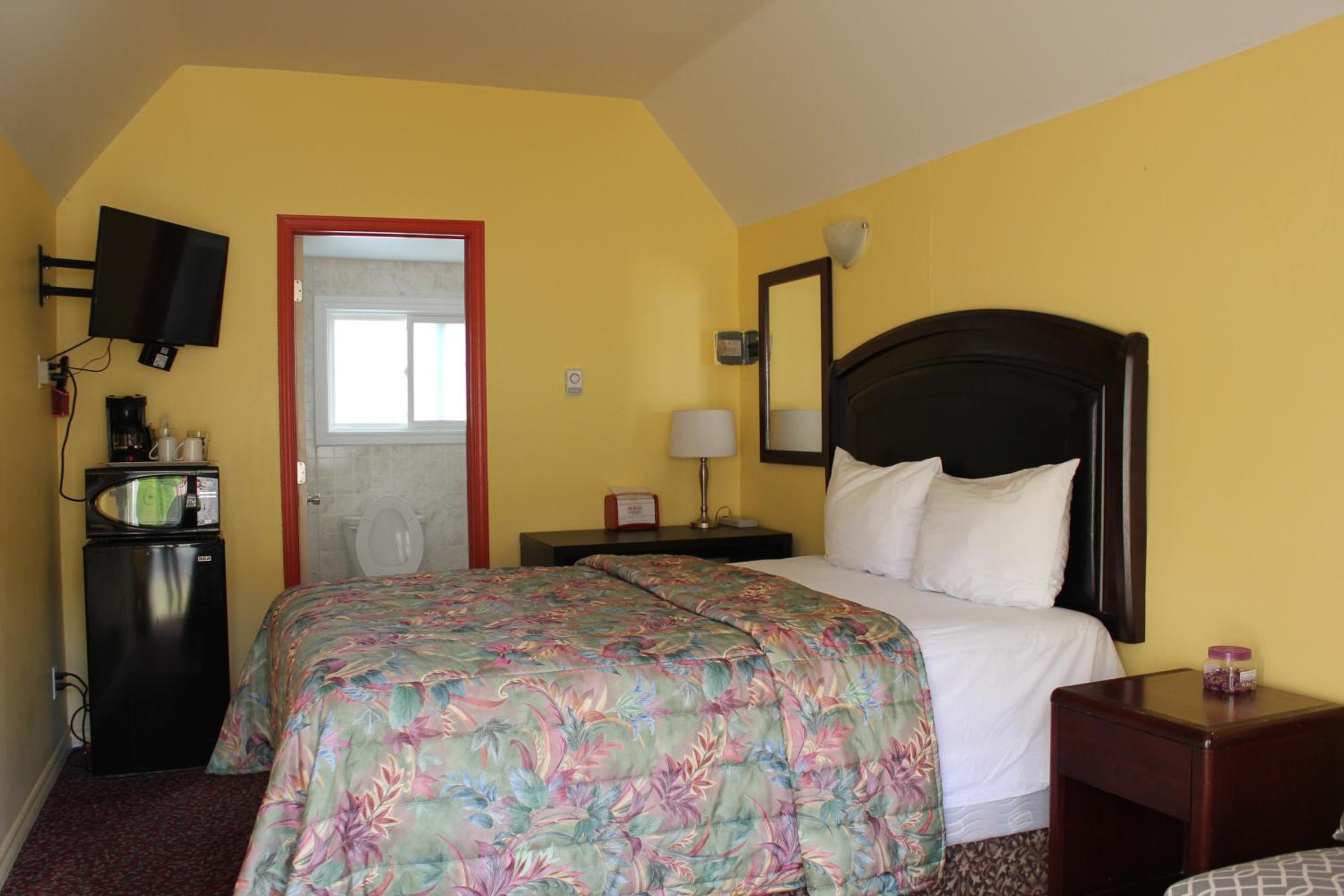 Queen Room Cottage - Non Smoking - Photo 1