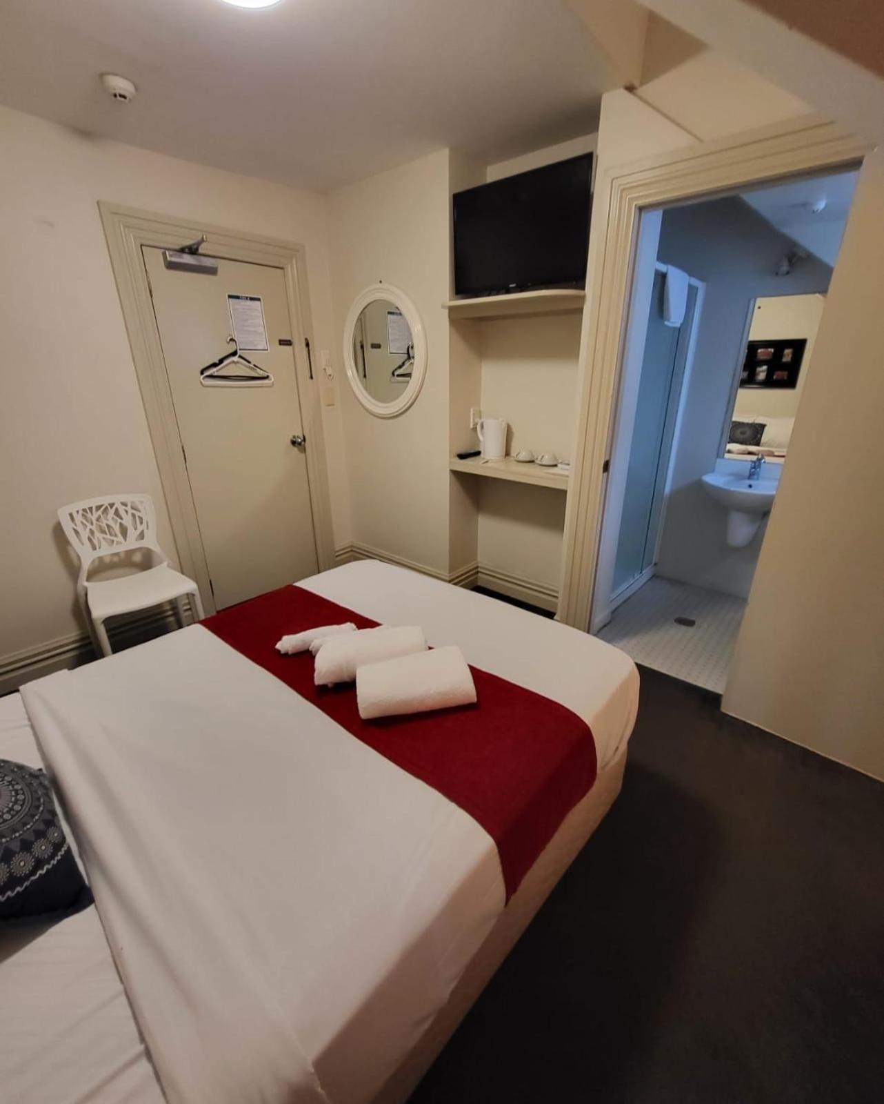 Standard Queen Room