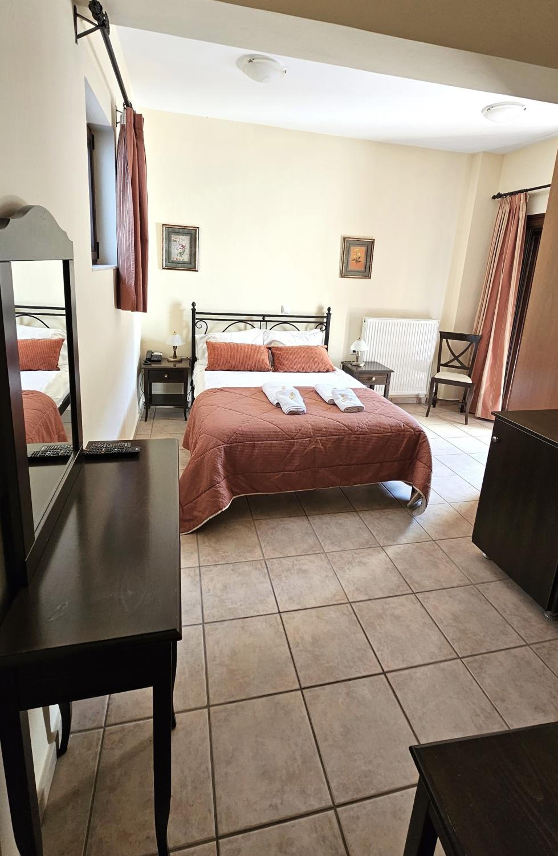 Deluxe Double Room (2 Adults + 1 Child) photo 2