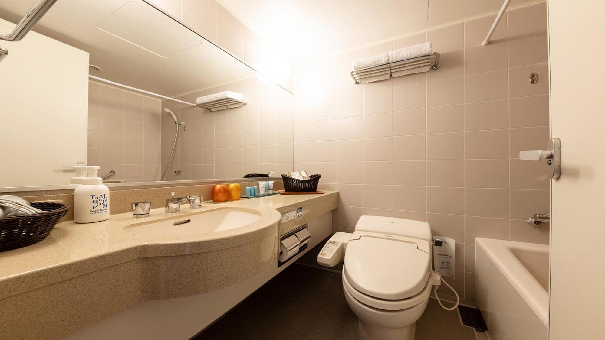 Deluxe Twin Room with Extra Bed - Non-Smoking photo 1