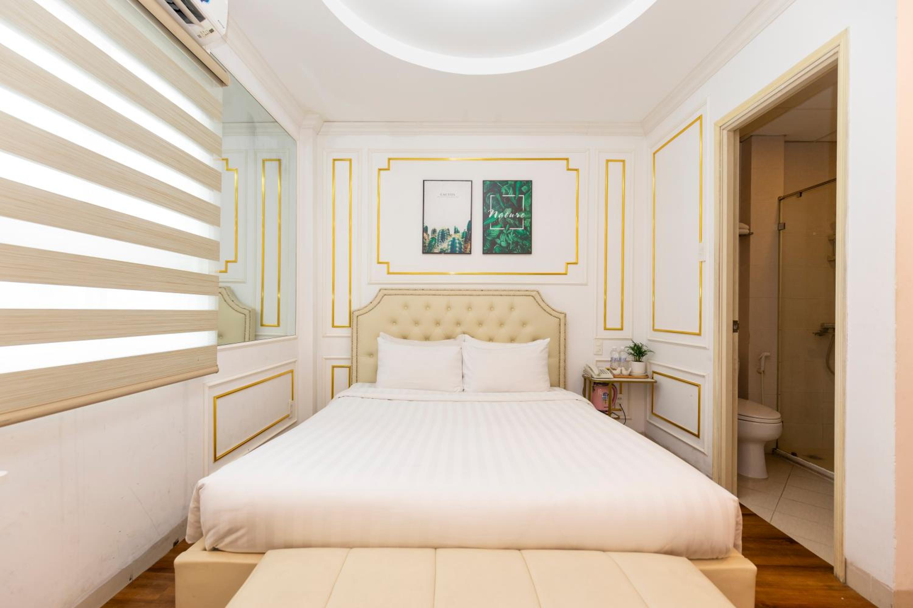 Deluxe King Room photo 2