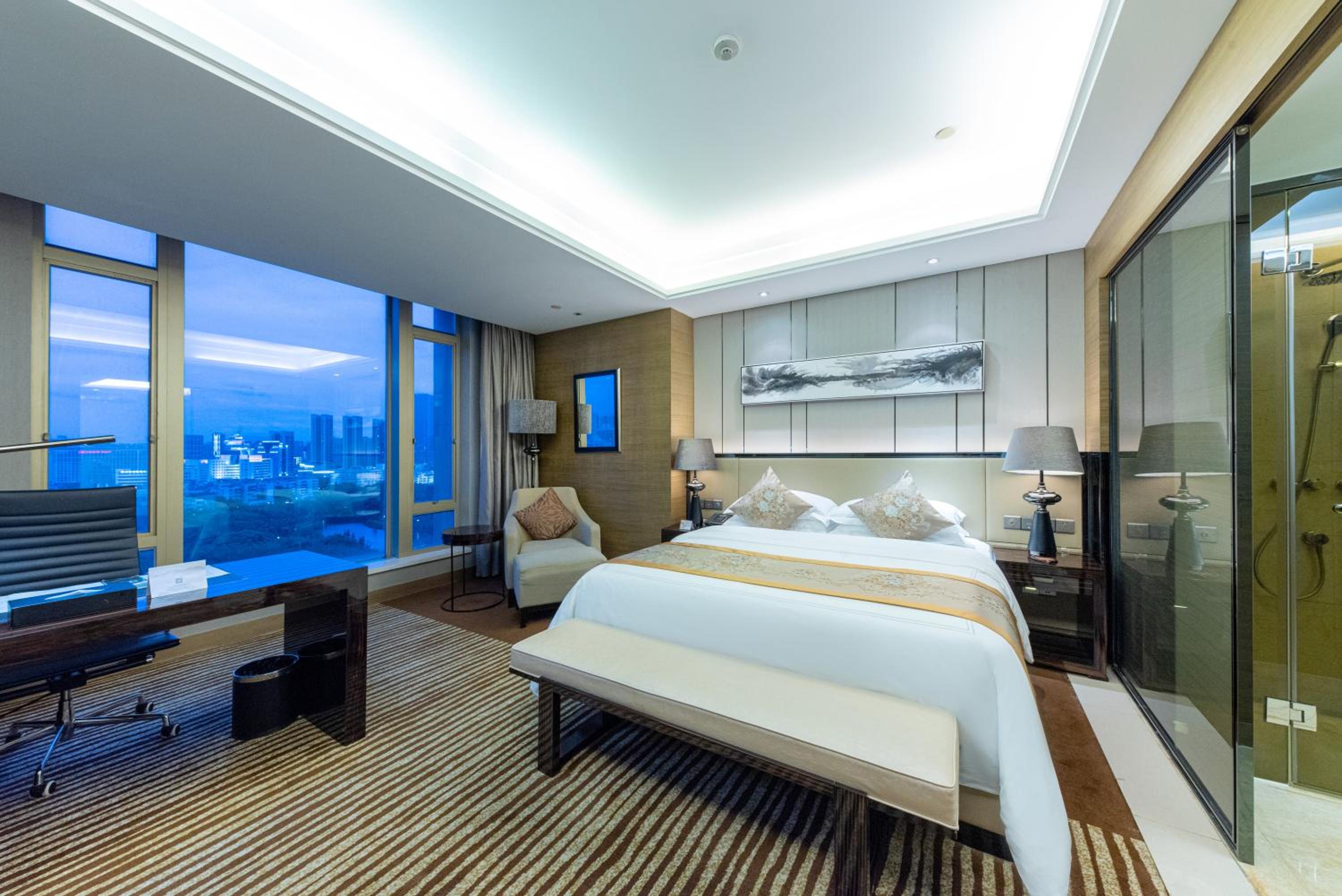 Deluxe Queen Room