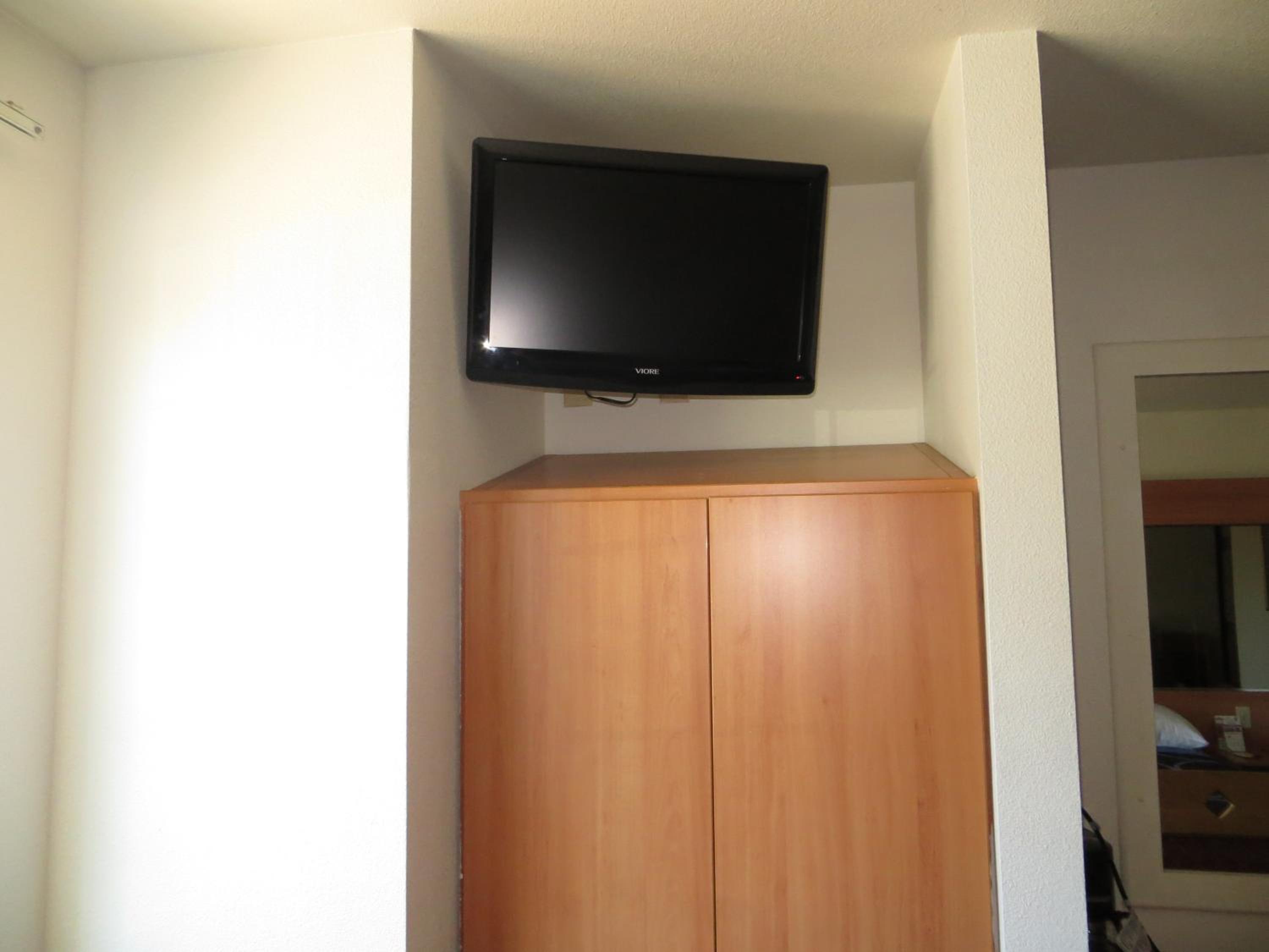 Queen Room With Two Queen Beds - Non-Smoking - Photo 6