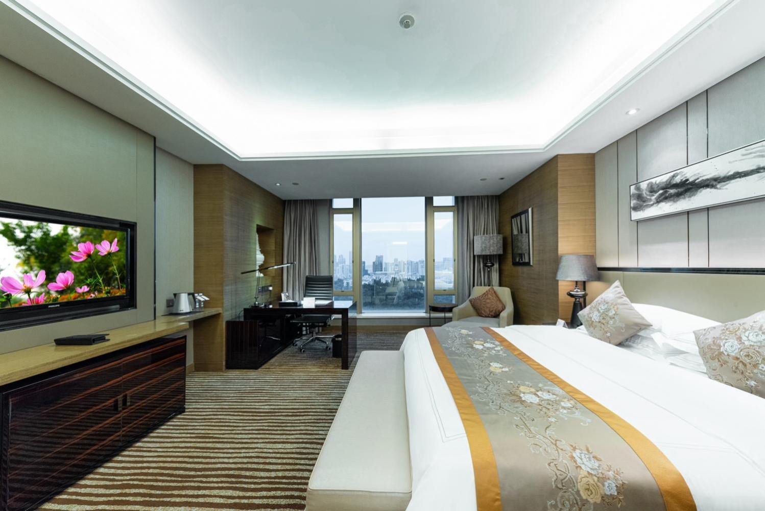 Deluxe Queen Room