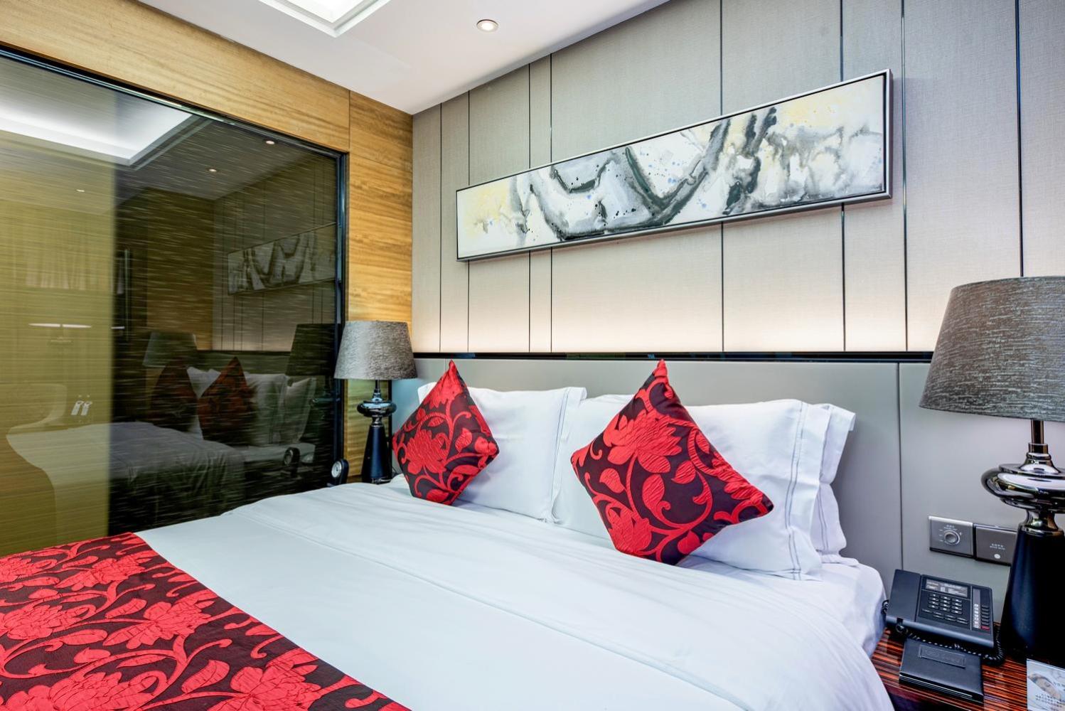 Queen Room with Garden View