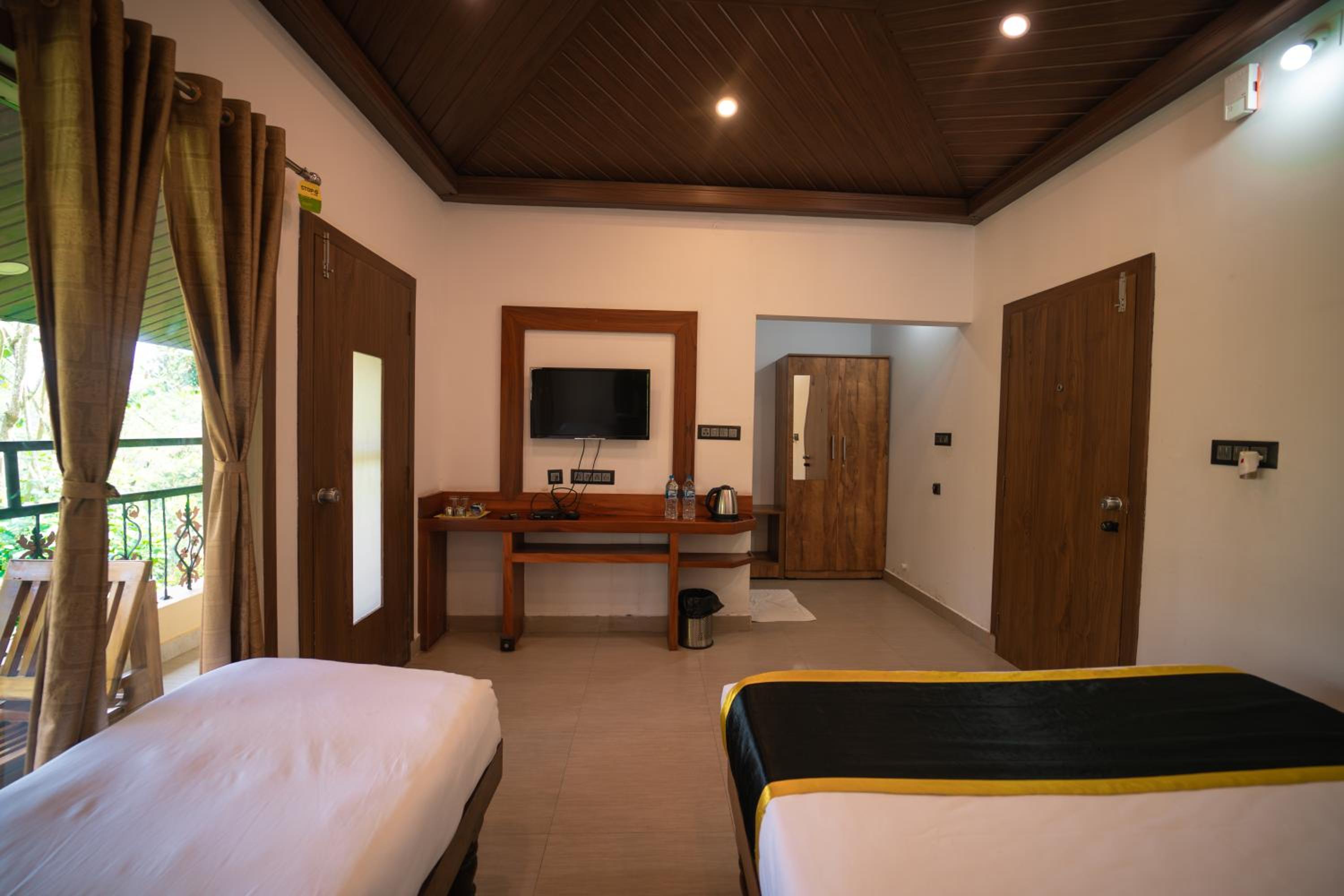 Deluxe Double or Twin Room with Balcony photo 2
