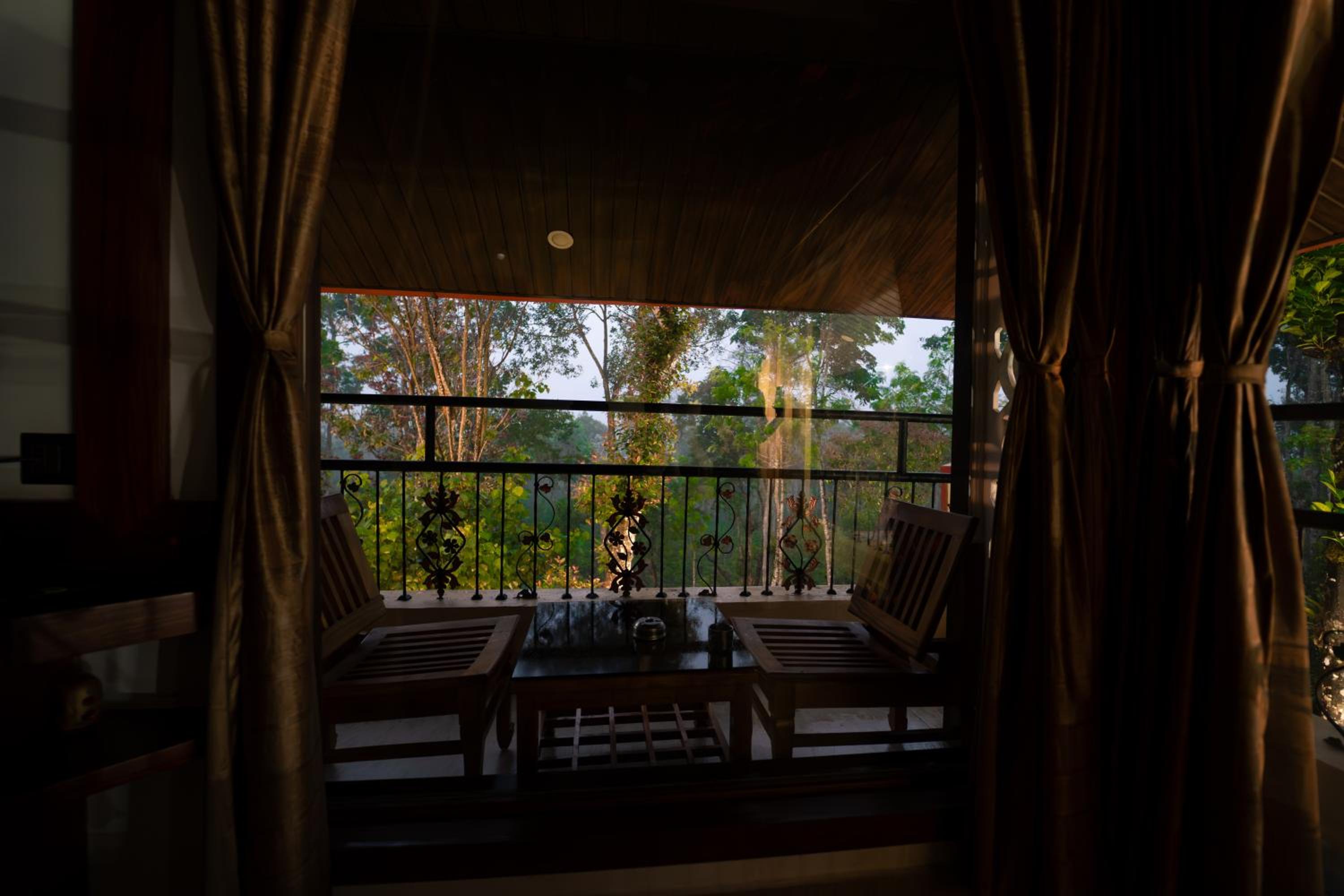 Deluxe Double or Twin Room with Balcony photo 3