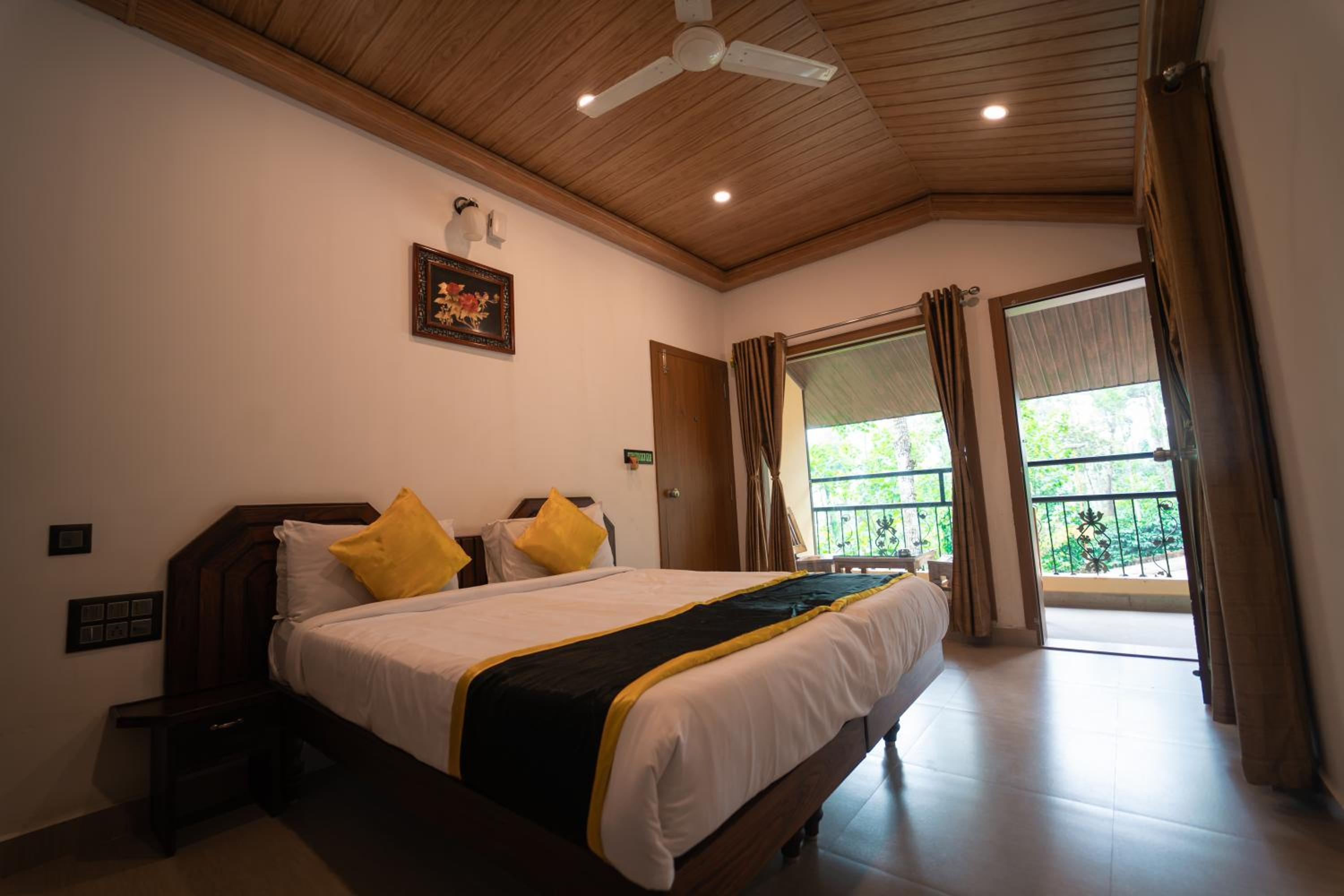Deluxe Double or Twin Room with Balcony photo 3