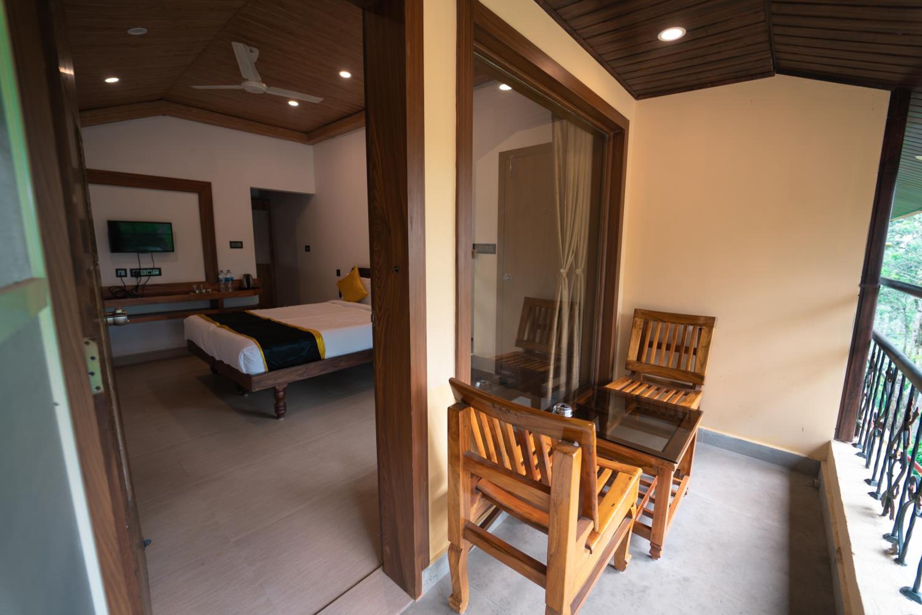 Deluxe Double or Twin Room with Balcony photo 2