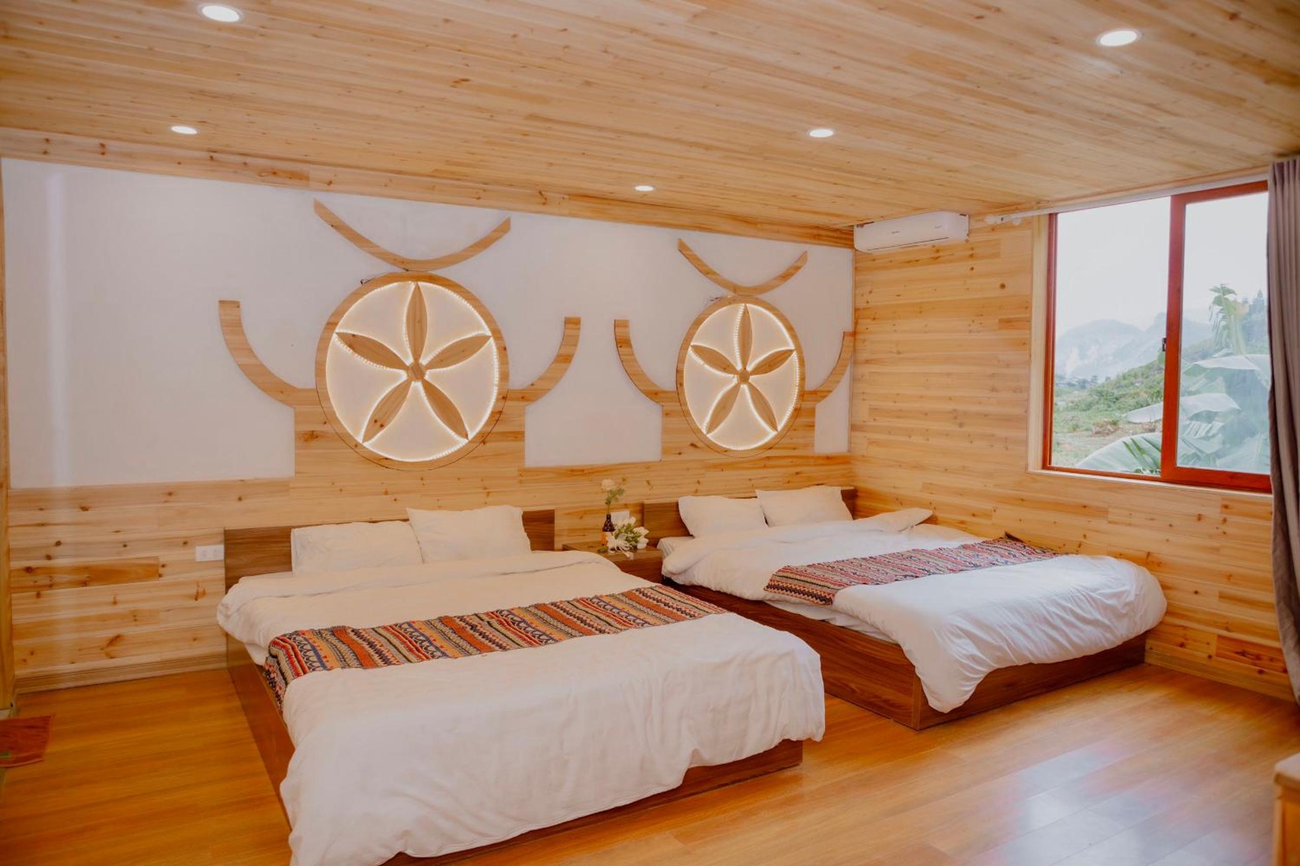 Quadruple Room with Mountain View photo 3