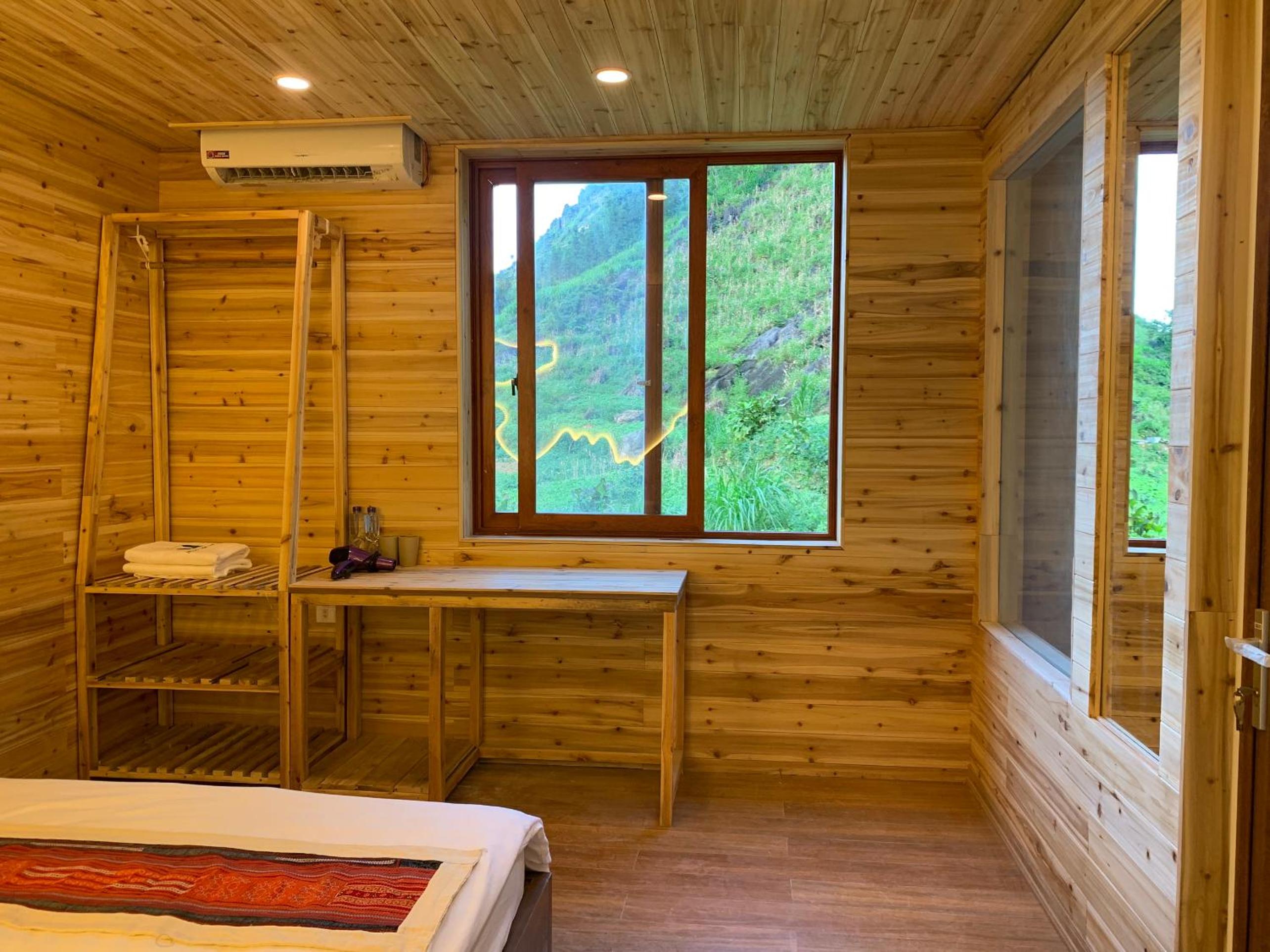 King Room with Mountain View photo 3