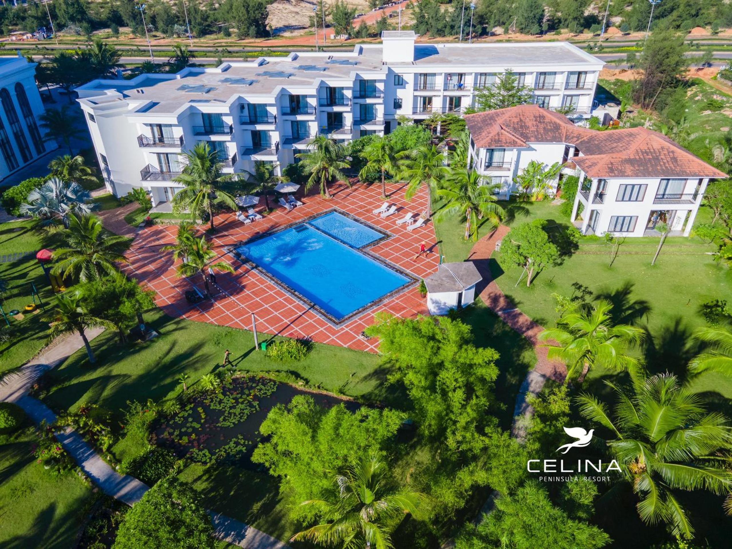 Deluxe Double or Twin Room with Pool View photo 3
