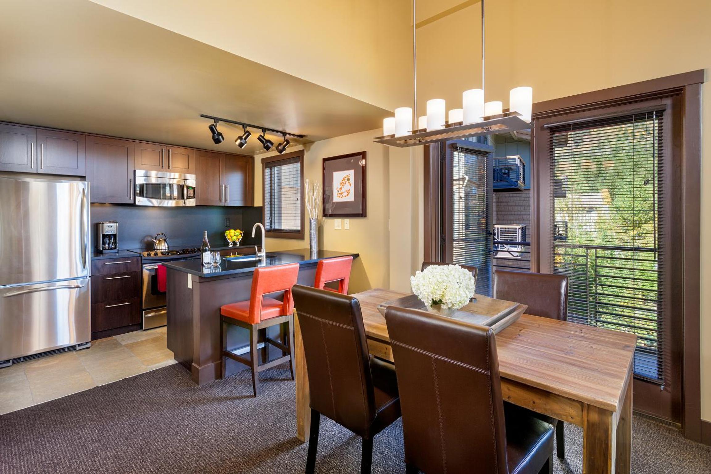 One-Bedroom Suite - Photo 7